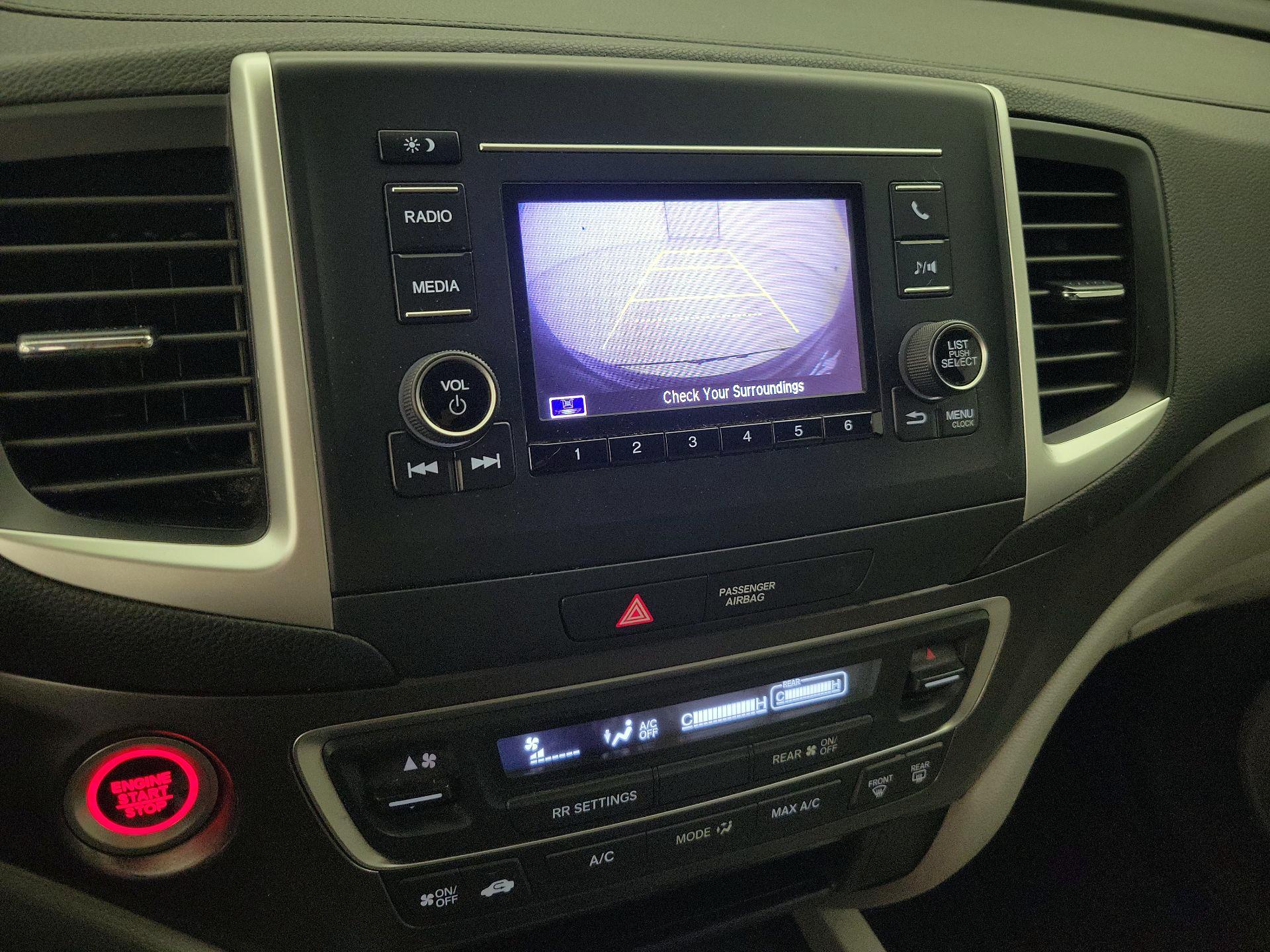 Thumbnail: 2017 Honda Pilot - 14