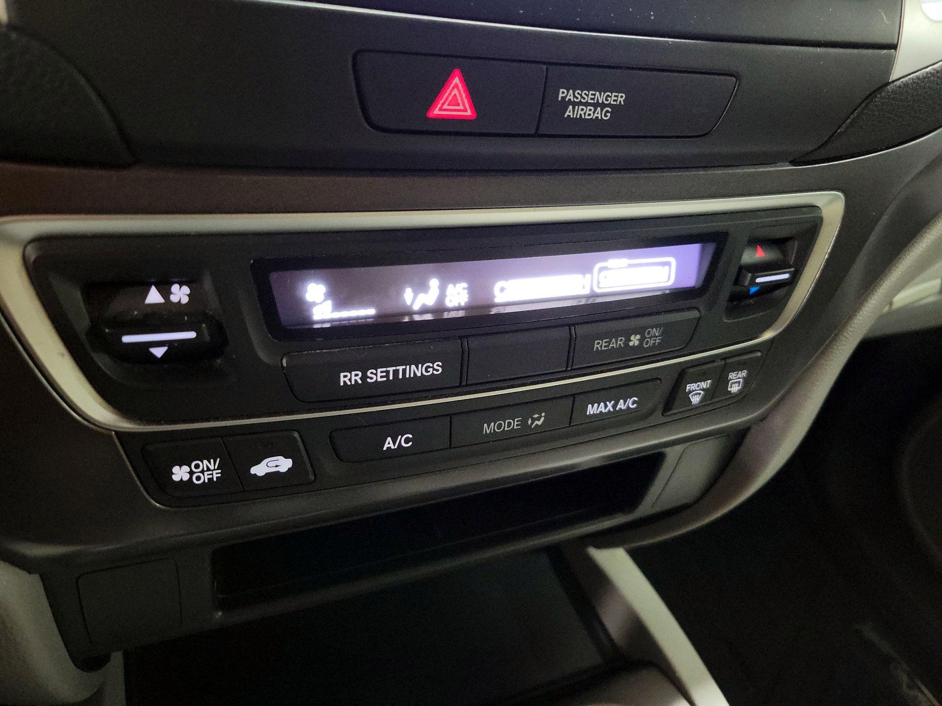Thumbnail: 2017 Honda Pilot - 16
