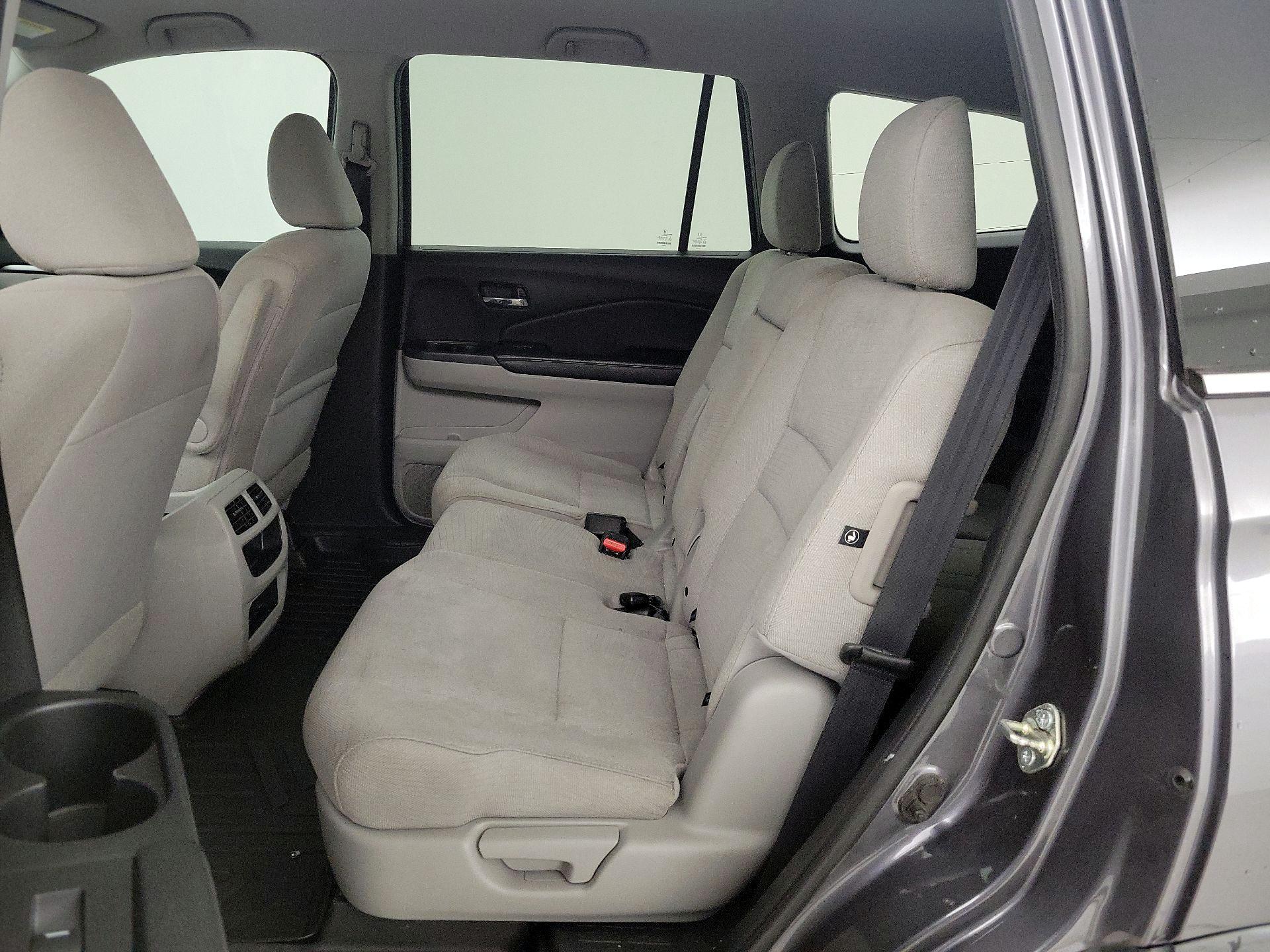 Thumbnail: 2017 Honda Pilot - 18