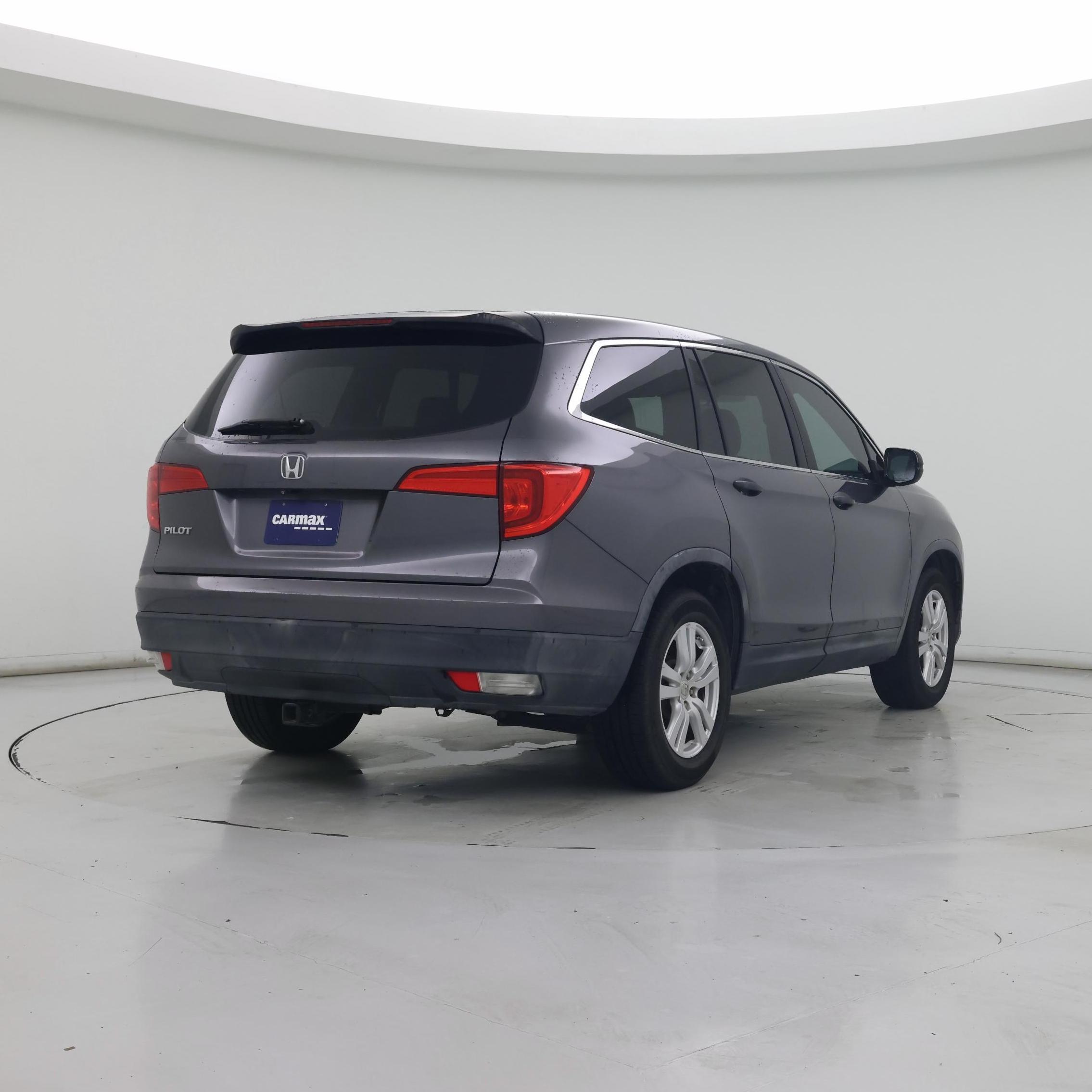 Thumbnail: 2017 Honda Pilot - 8