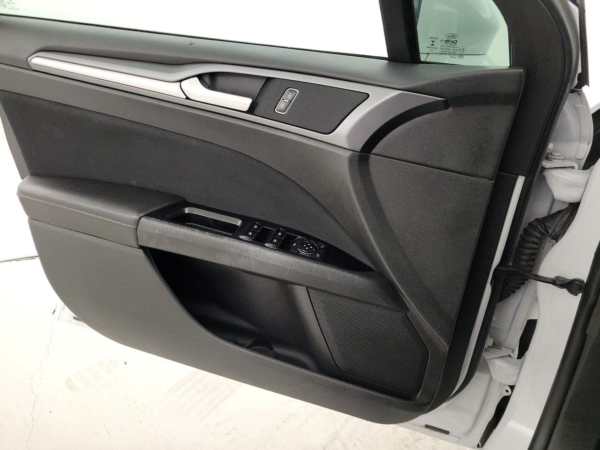 Thumbnail: 2015 Ford Fusion - 12
