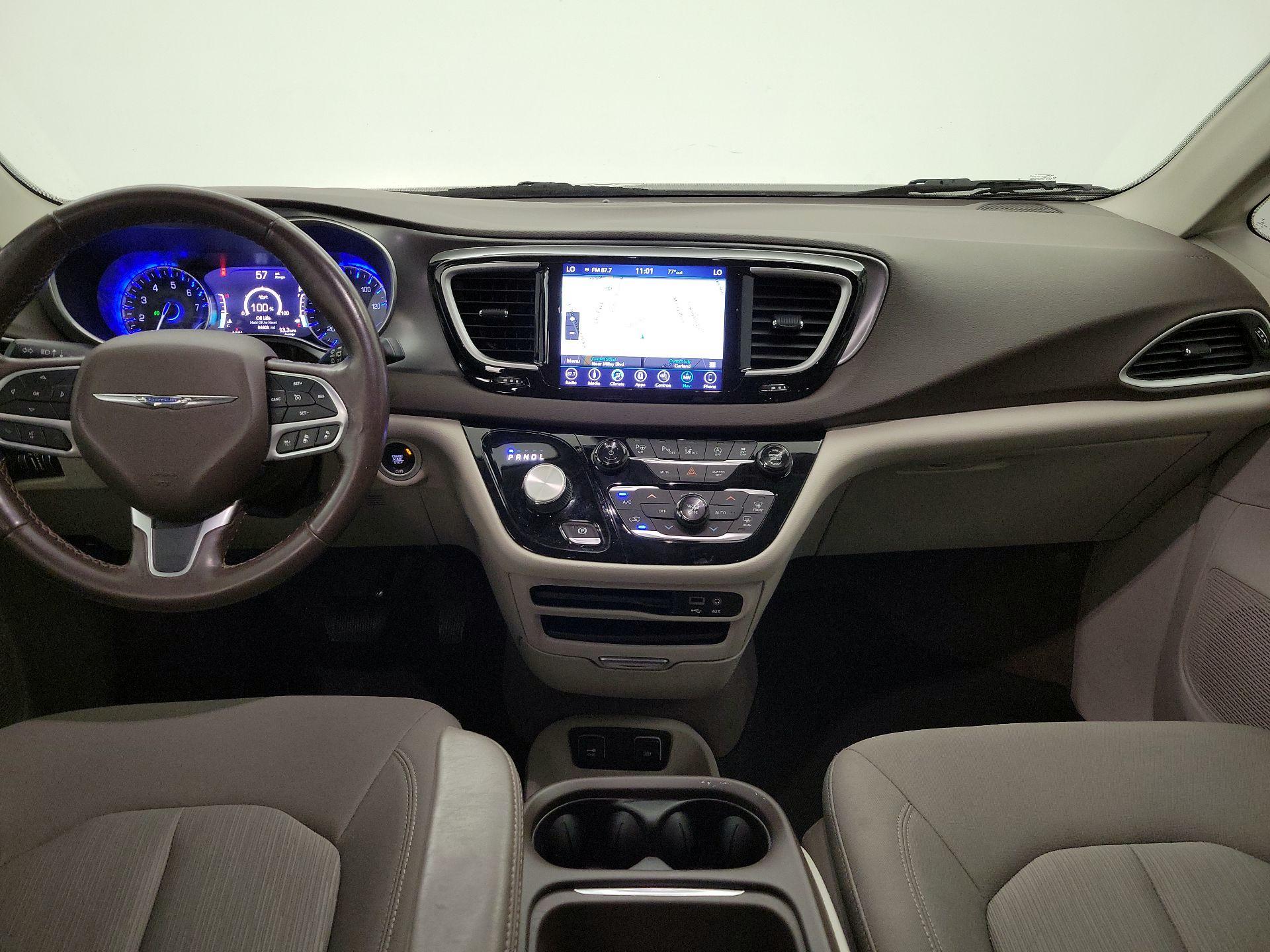 Thumbnail: 2019 Chrysler Pacifica - 9