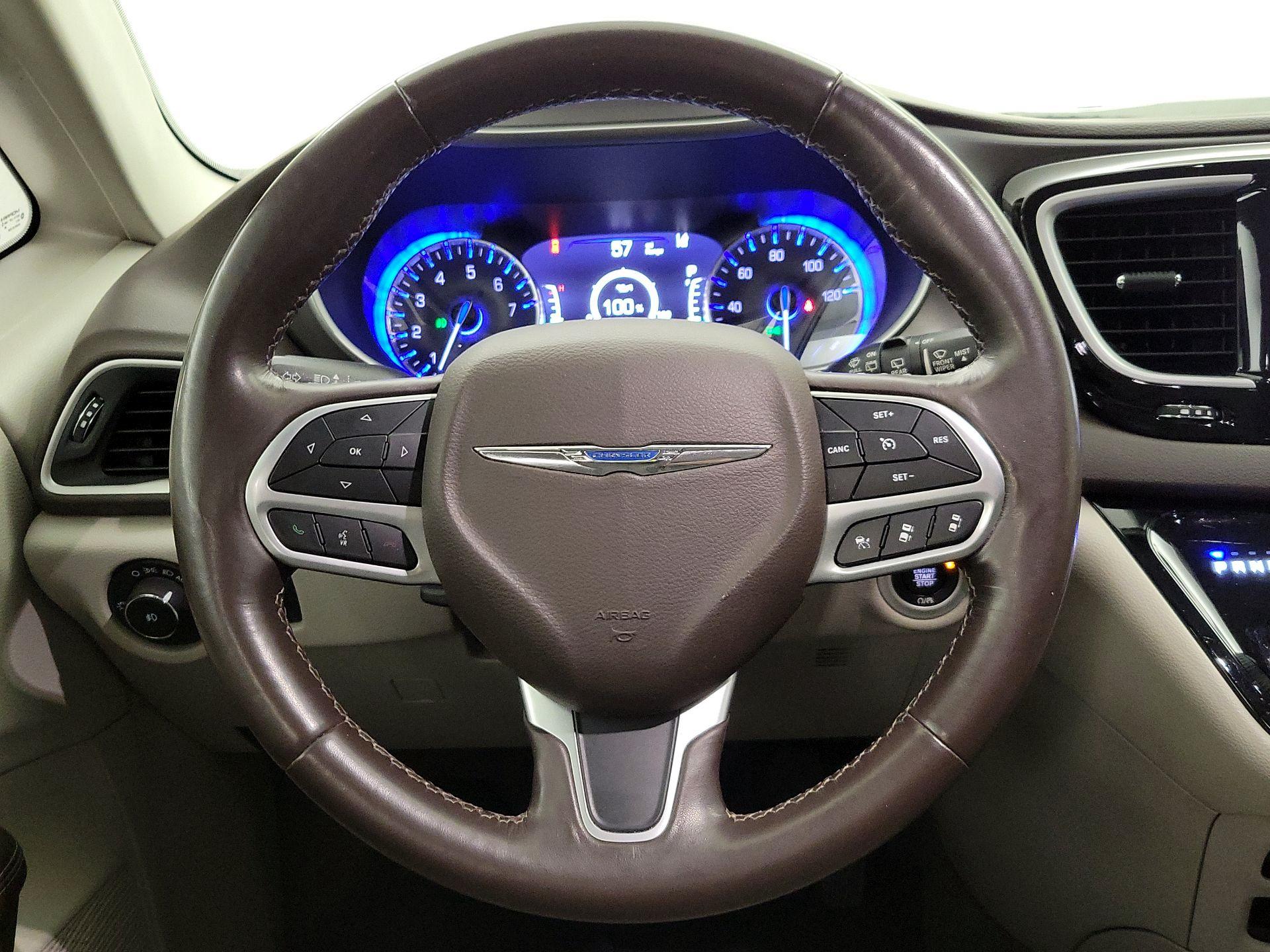 Thumbnail: 2019 Chrysler Pacifica - 10