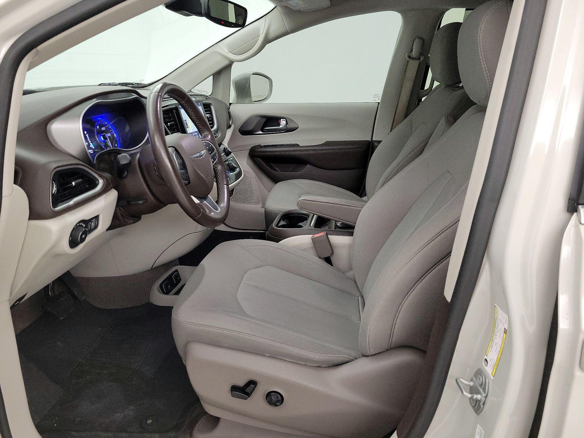 Thumbnail: 2019 Chrysler Pacifica - 11