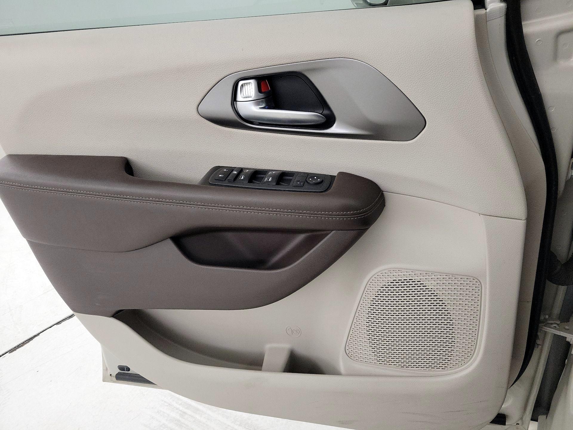 Thumbnail: 2019 Chrysler Pacifica - 12