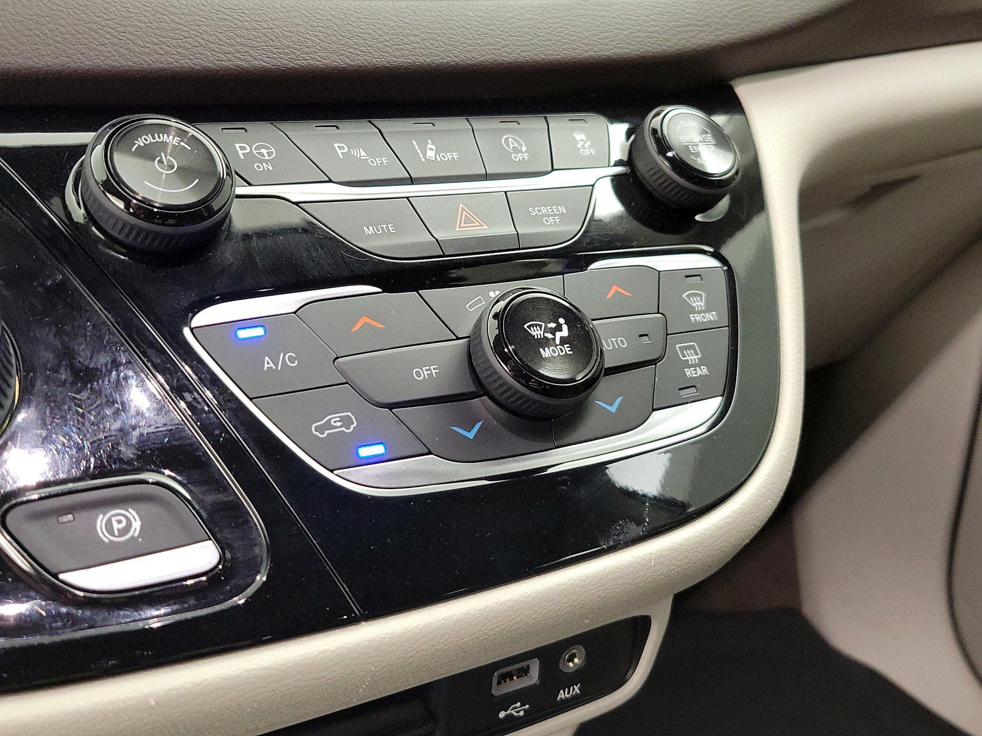 Thumbnail: 2019 Chrysler Pacifica - 17
