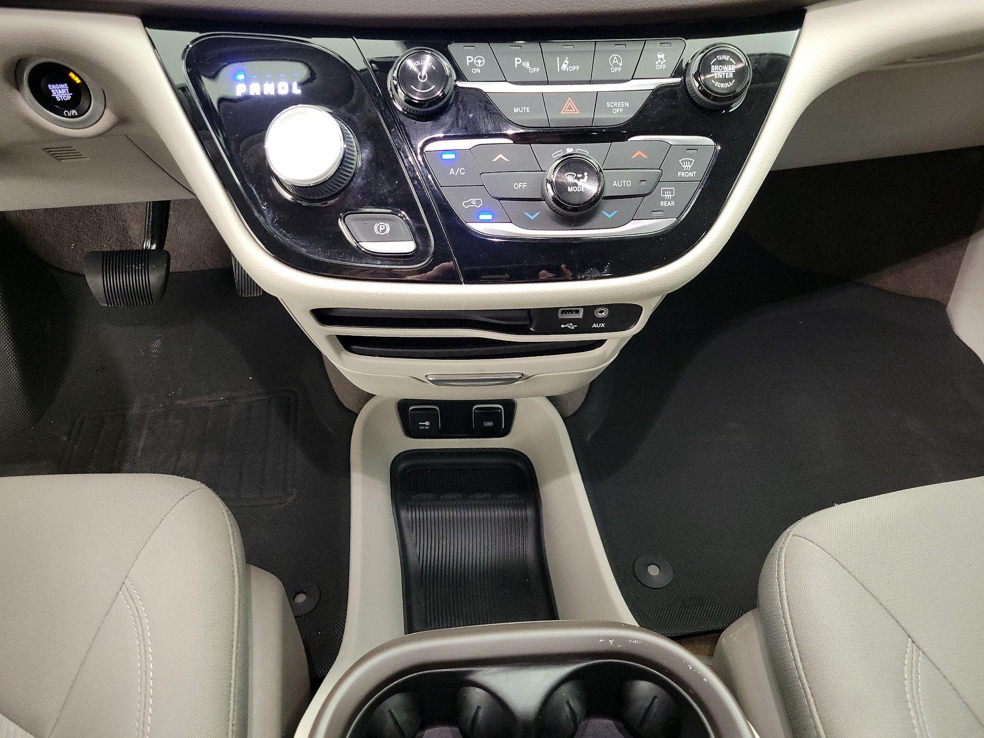 Thumbnail: 2019 Chrysler Pacifica - 18