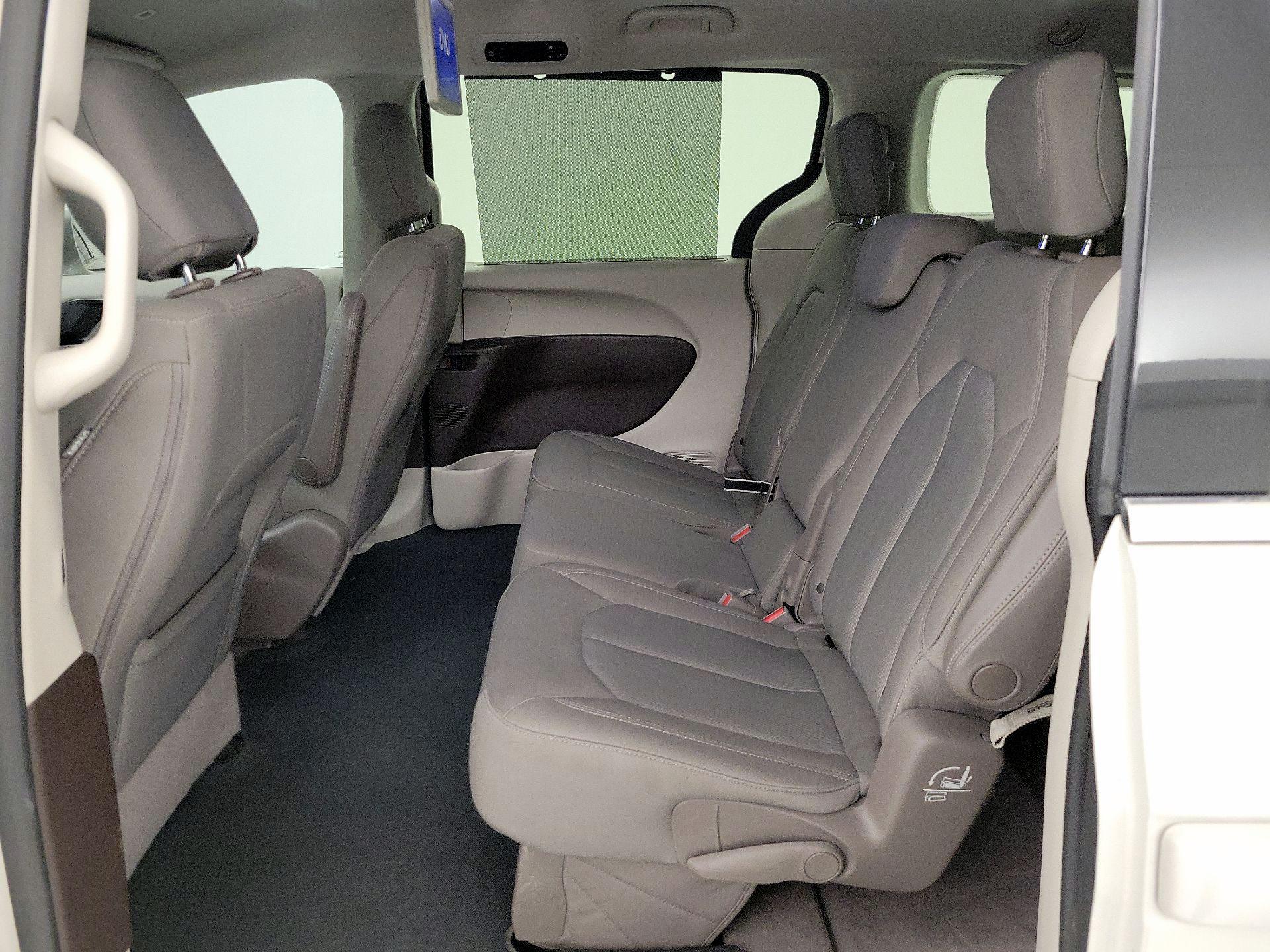 Thumbnail: 2019 Chrysler Pacifica - 20