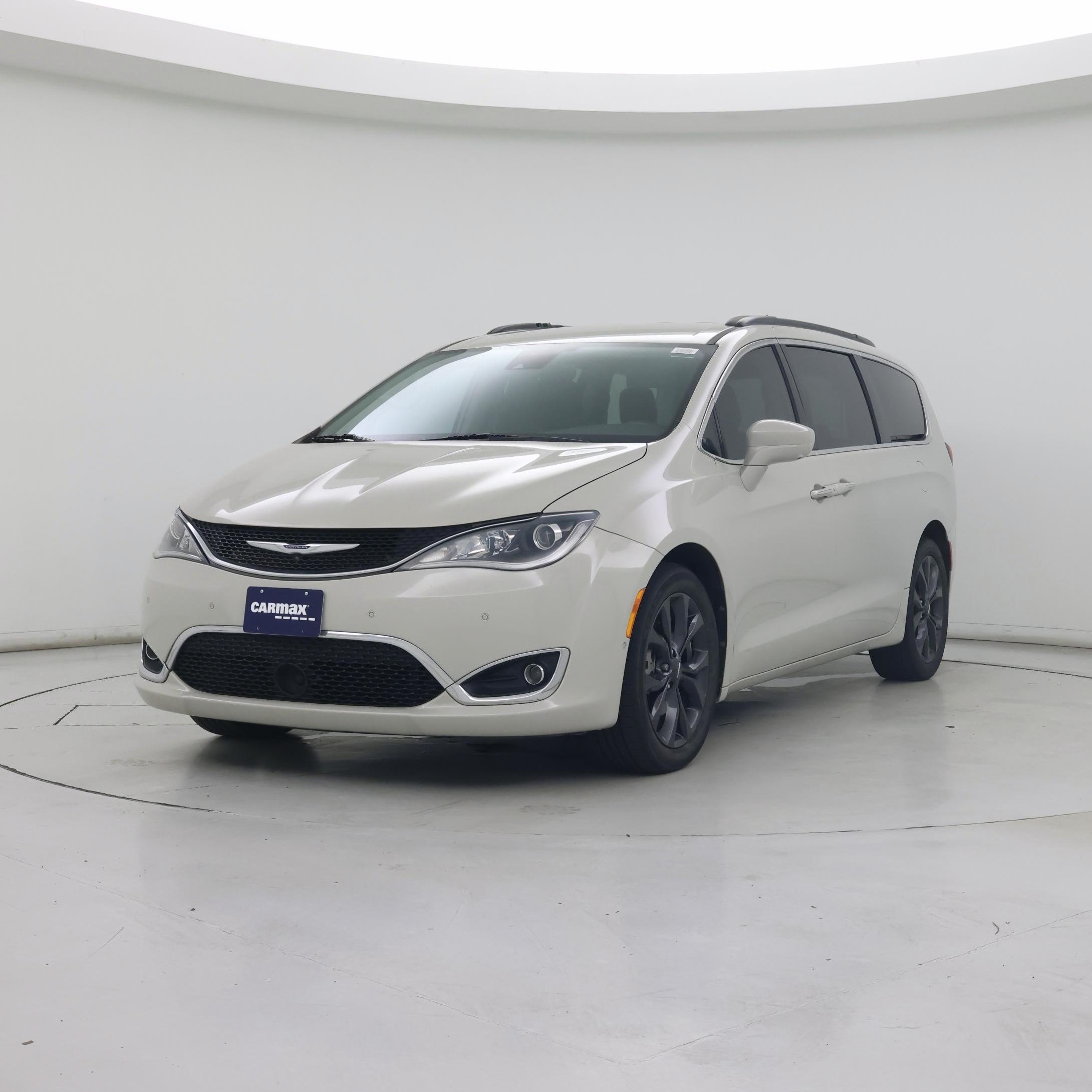 Thumbnail: 2019 Chrysler Pacifica - 4