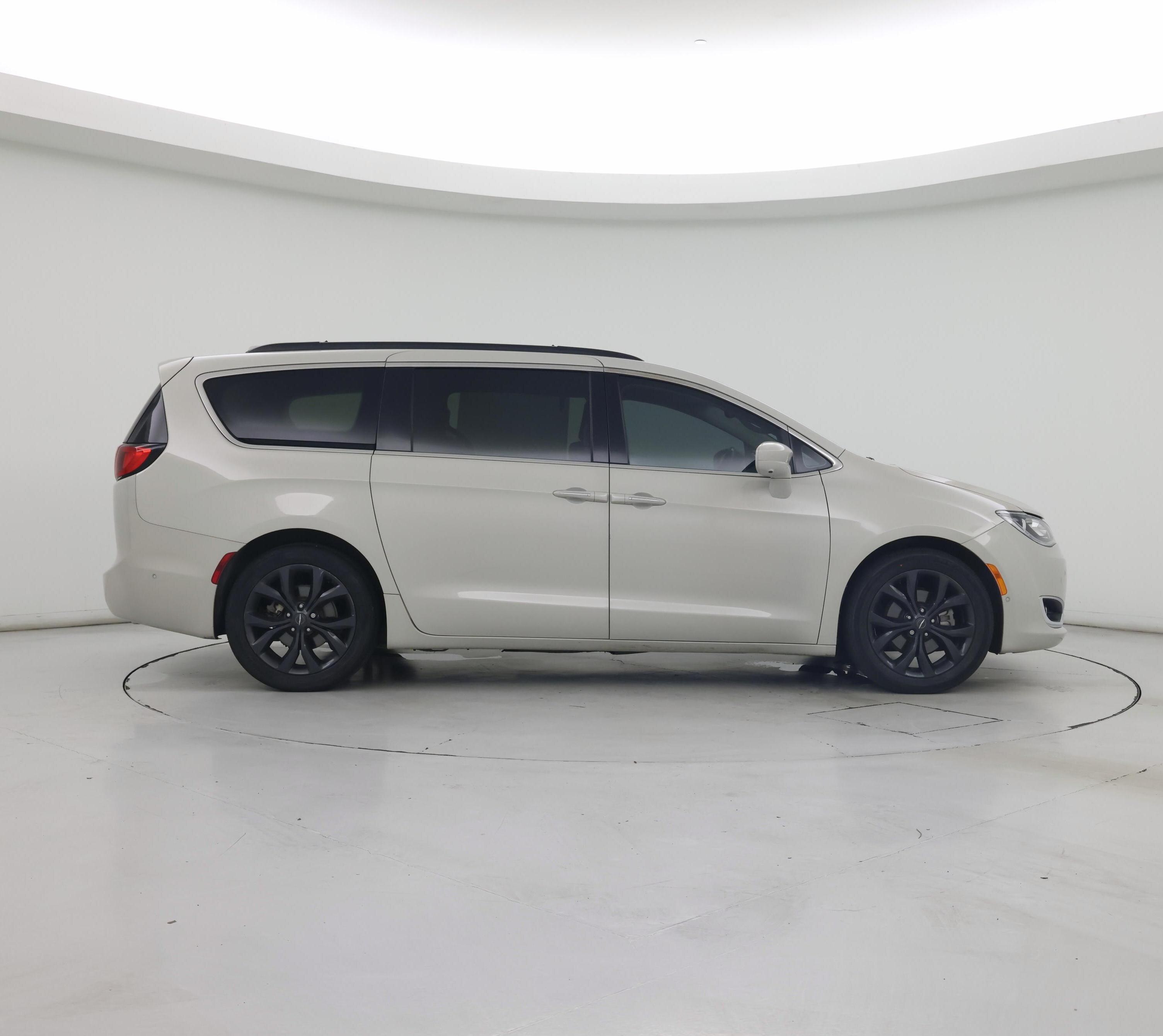 Thumbnail: 2019 Chrysler Pacifica - 7