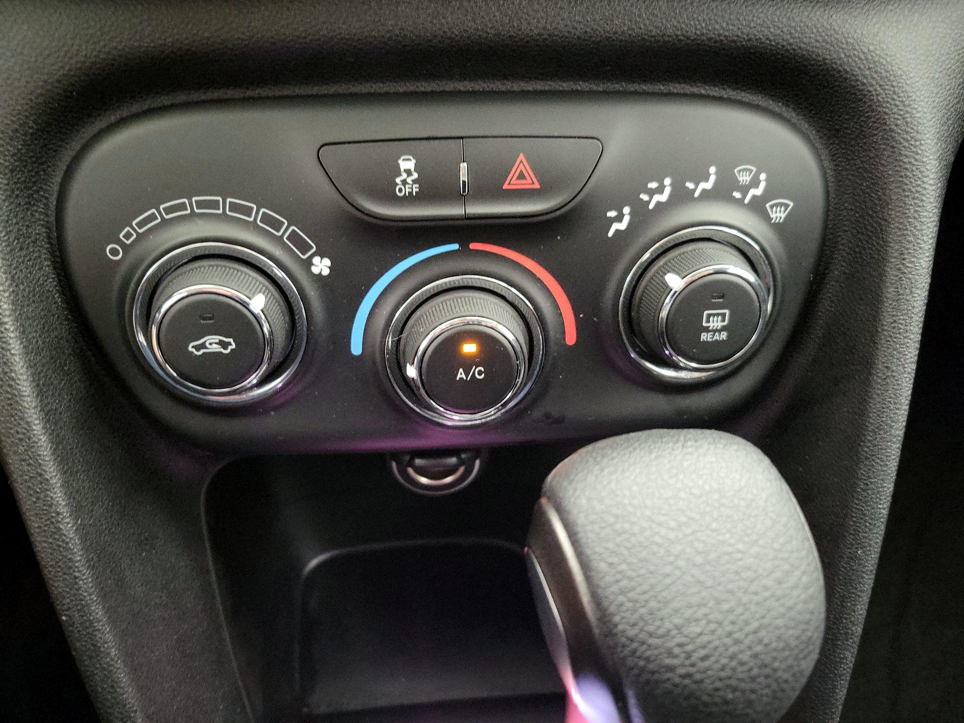 Thumbnail: 2016 Dodge Dart - 15