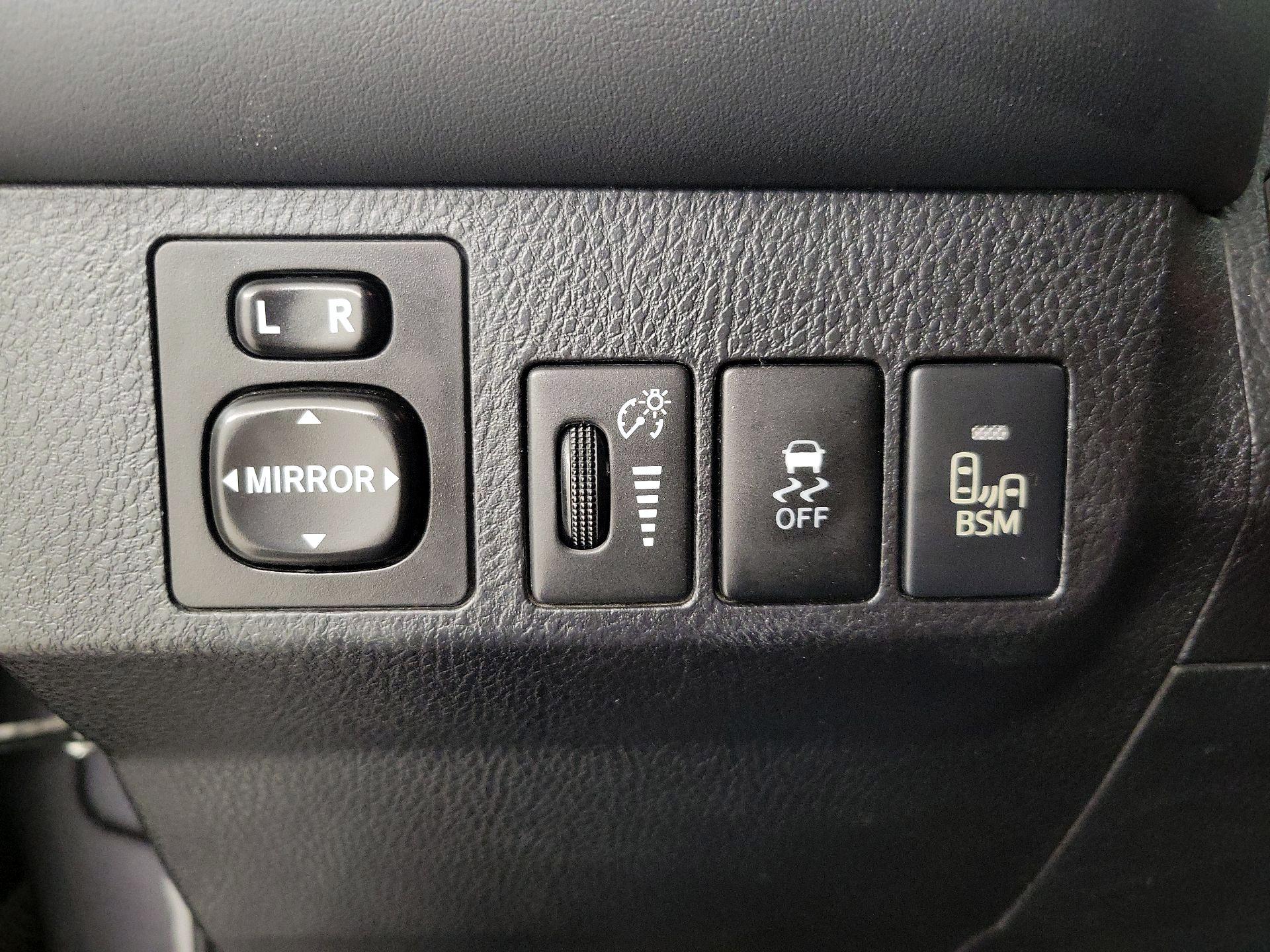 Thumbnail: 2014 Toyota RAV4 - 13