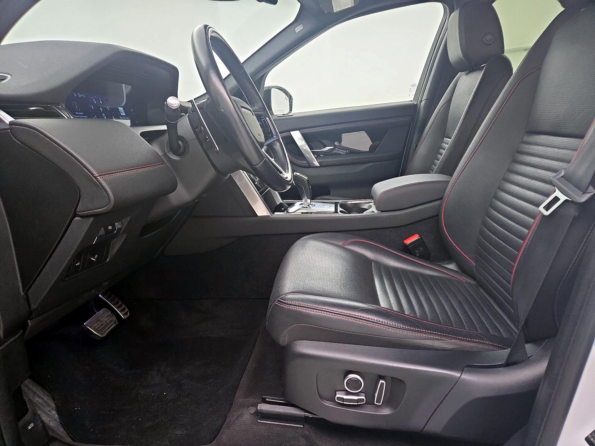 Thumbnail: 2022 Land Rover Discovery Sport - 11