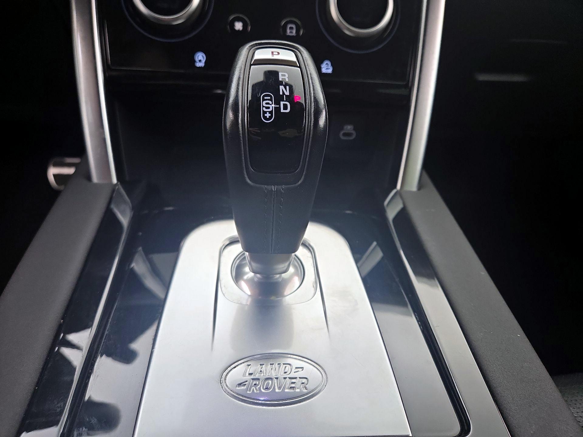 Thumbnail: 2022 Land Rover Discovery Sport - 18