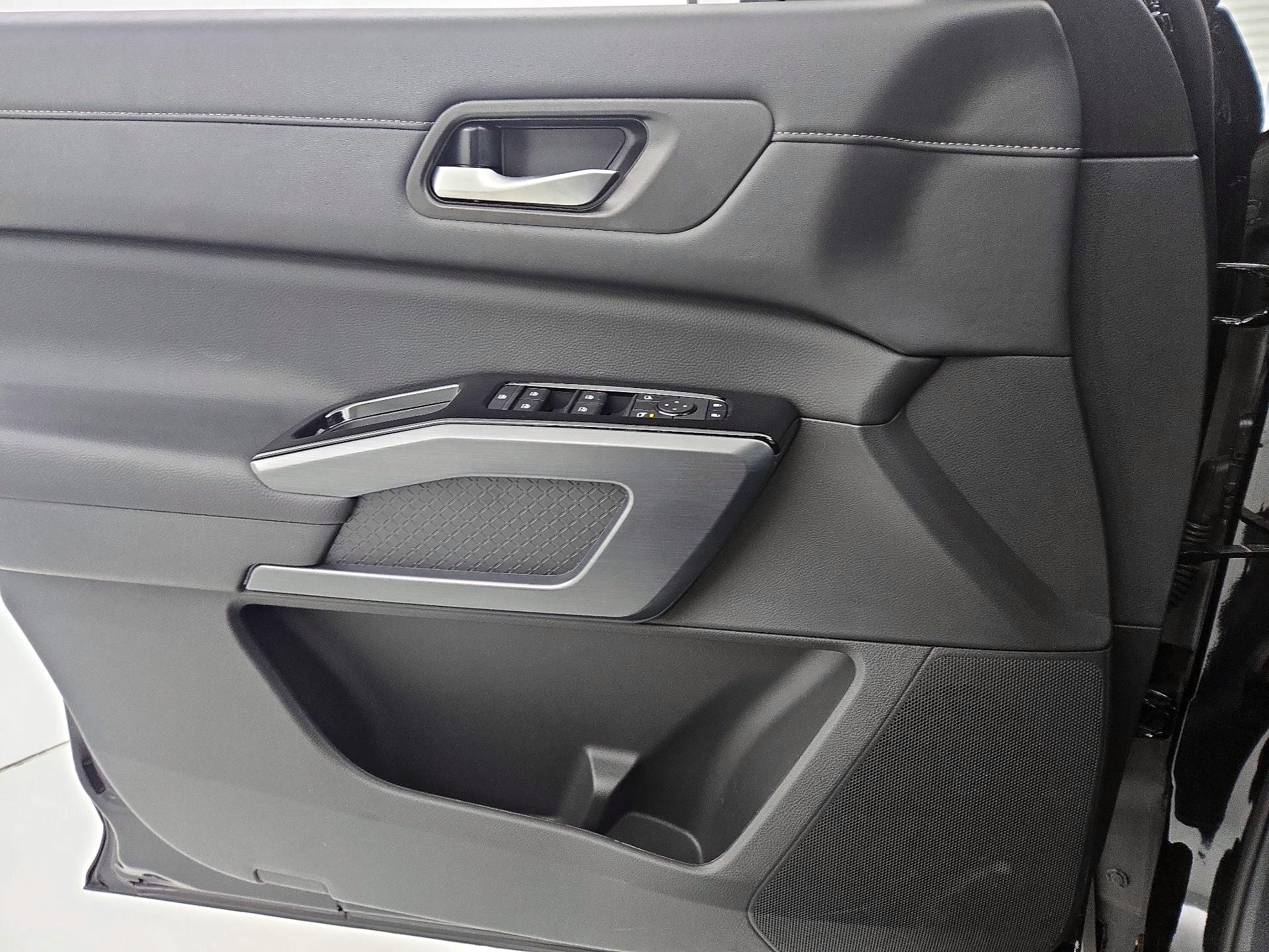 Thumbnail: 2025 Nissan Pathfinder - 12