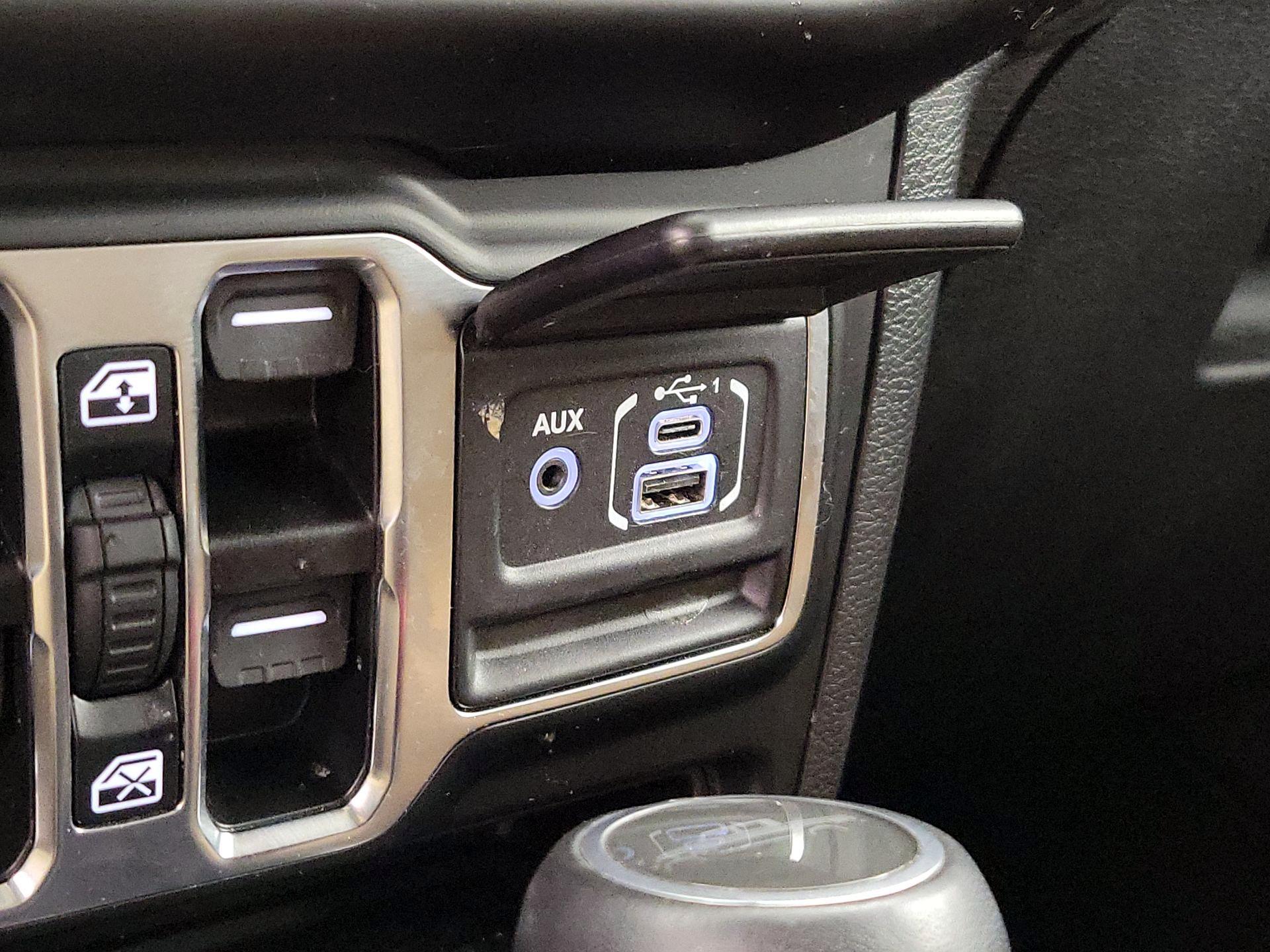 Thumbnail: 2023 Jeep Gladiator - 18