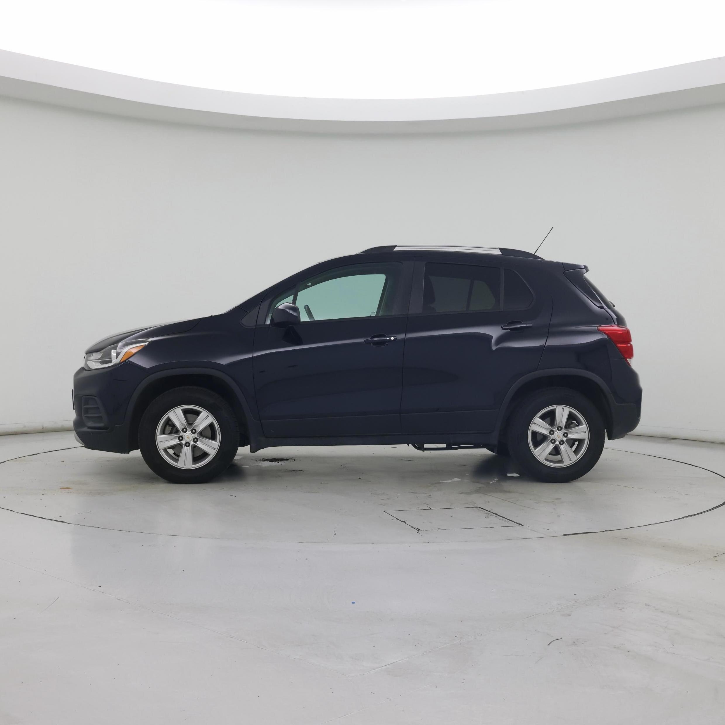 Thumbnail: 2022 Chevrolet Trax - 3