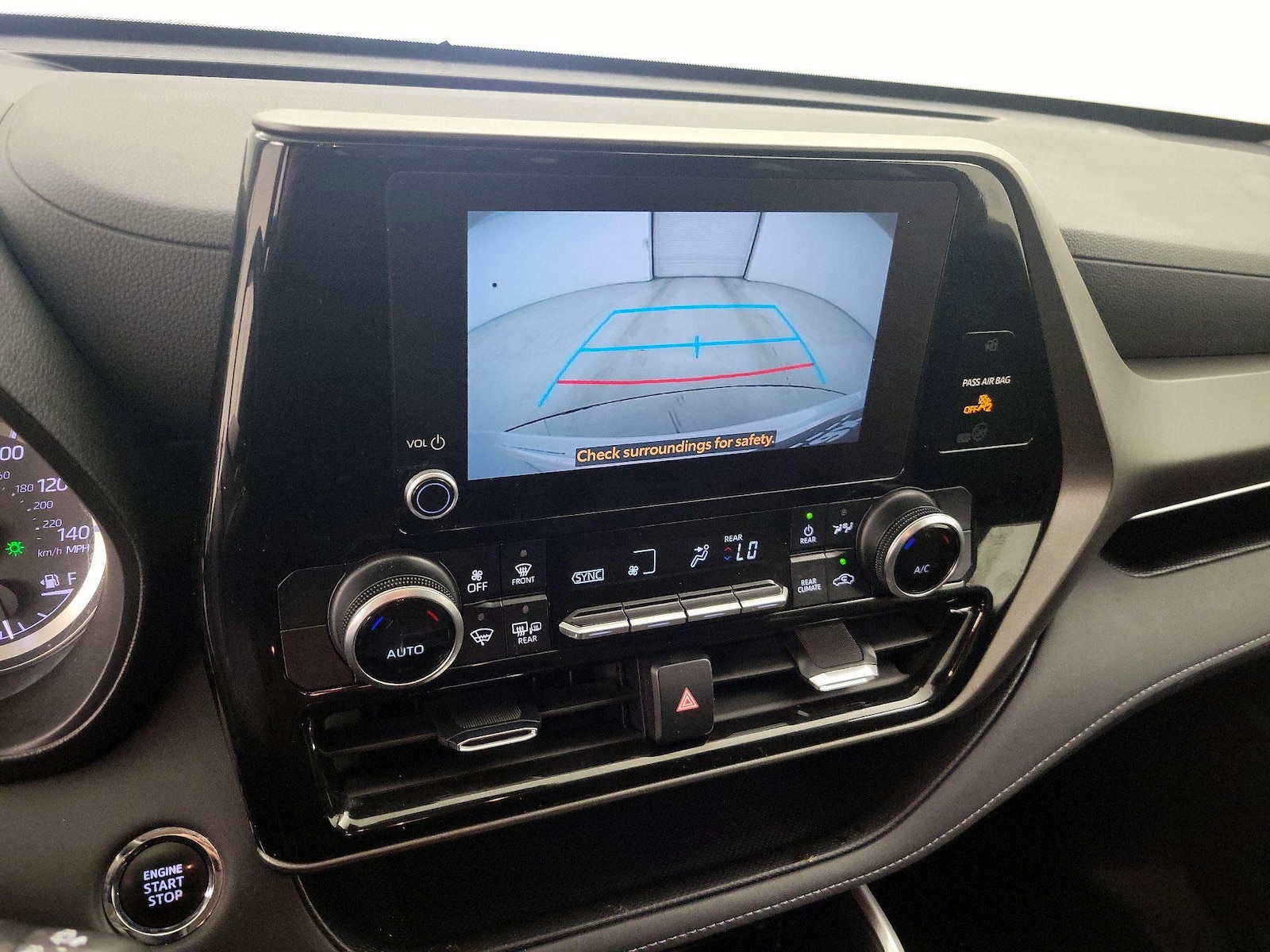 2023 Toyota Highlander LE - Photo 15