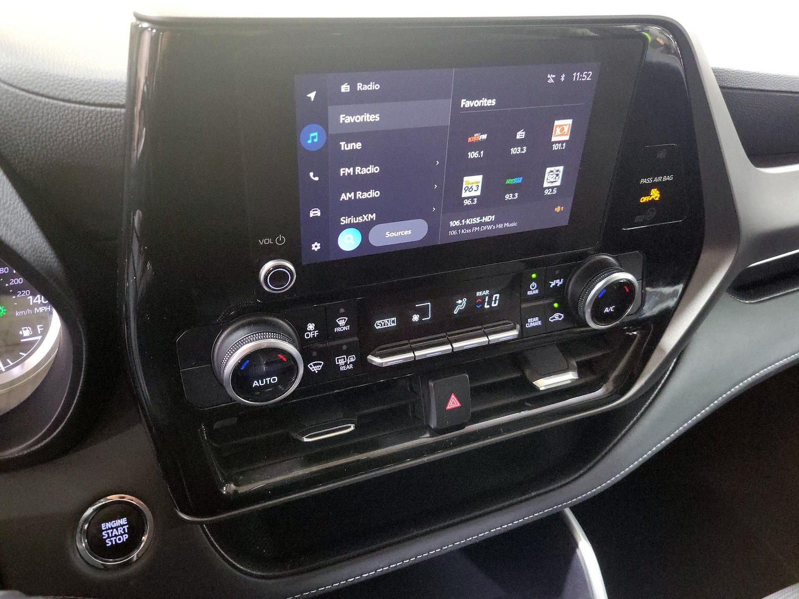 2023 Toyota Highlander LE - Photo 16