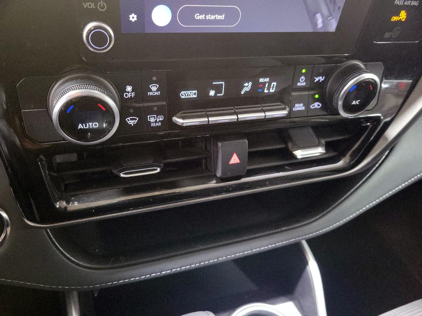 2023 Toyota Highlander LE - Photo 17