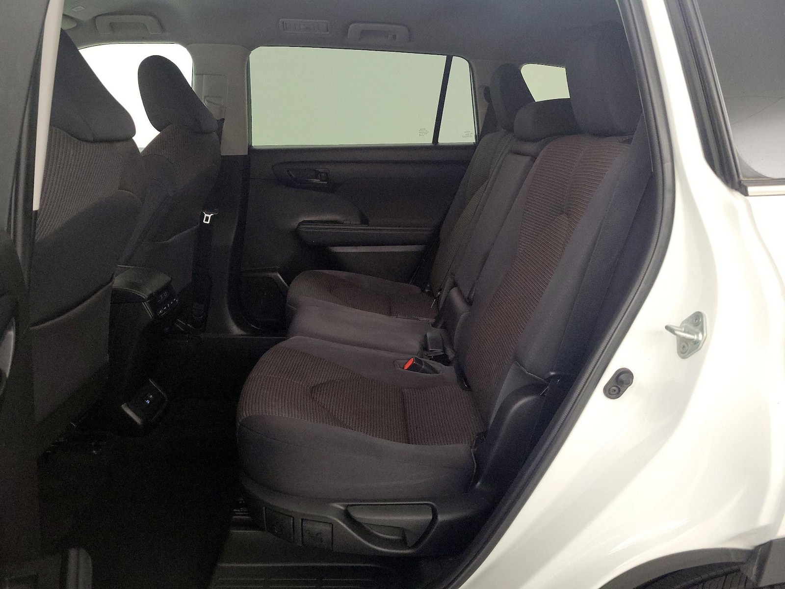 2023 Toyota Highlander LE - Photo 19