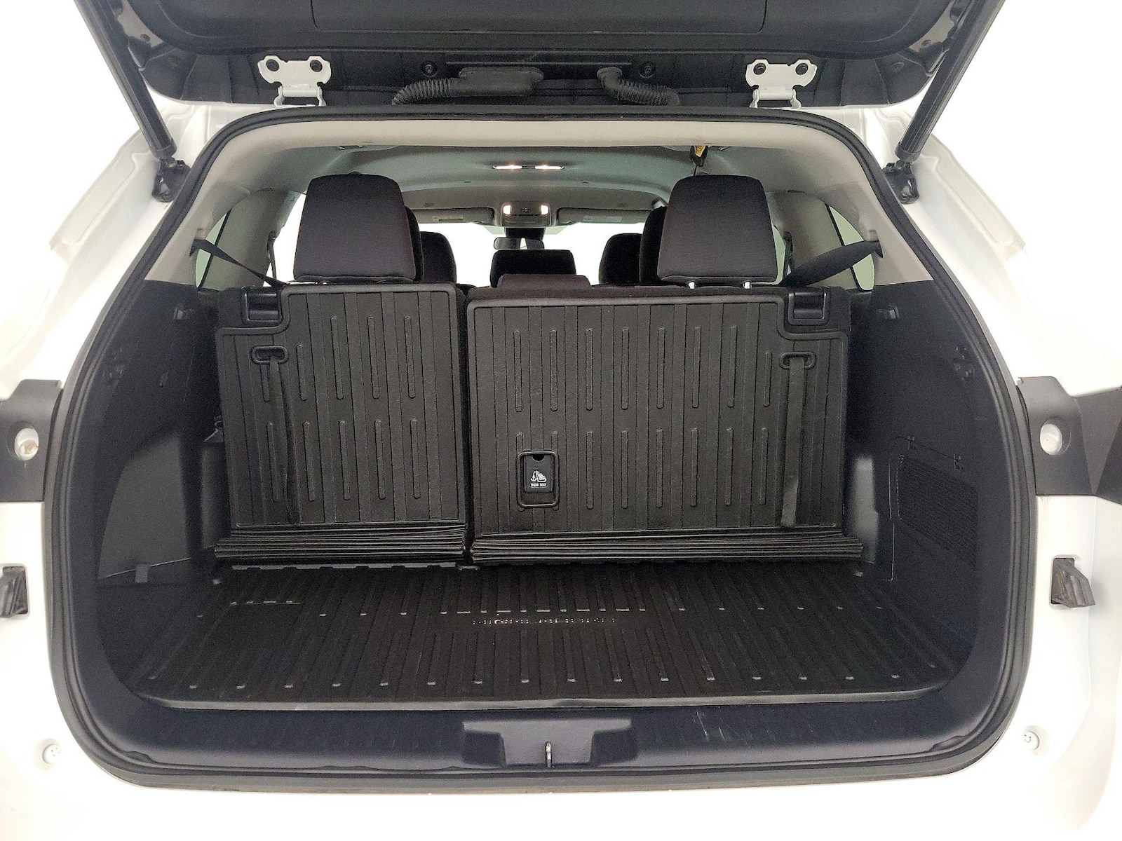 2023 Toyota Highlander LE - Photo 21