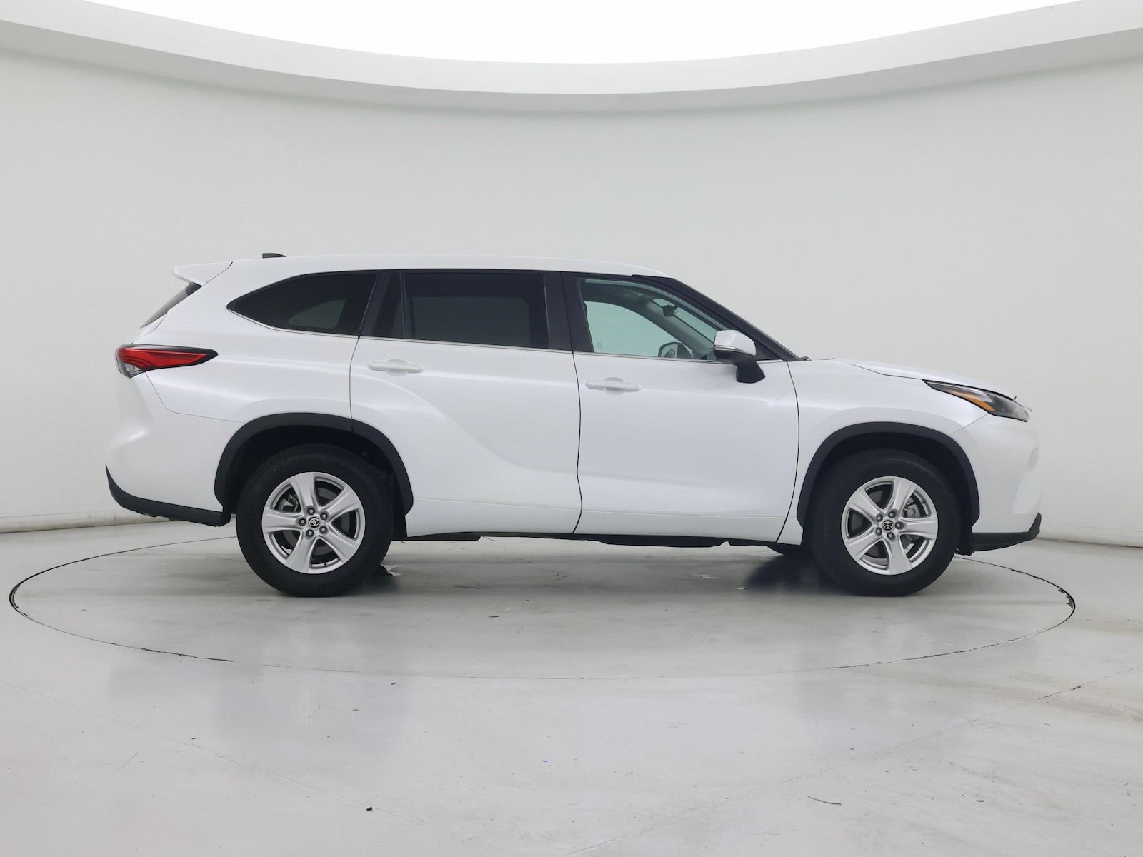 2023 Toyota Highlander LE - Photo 8
