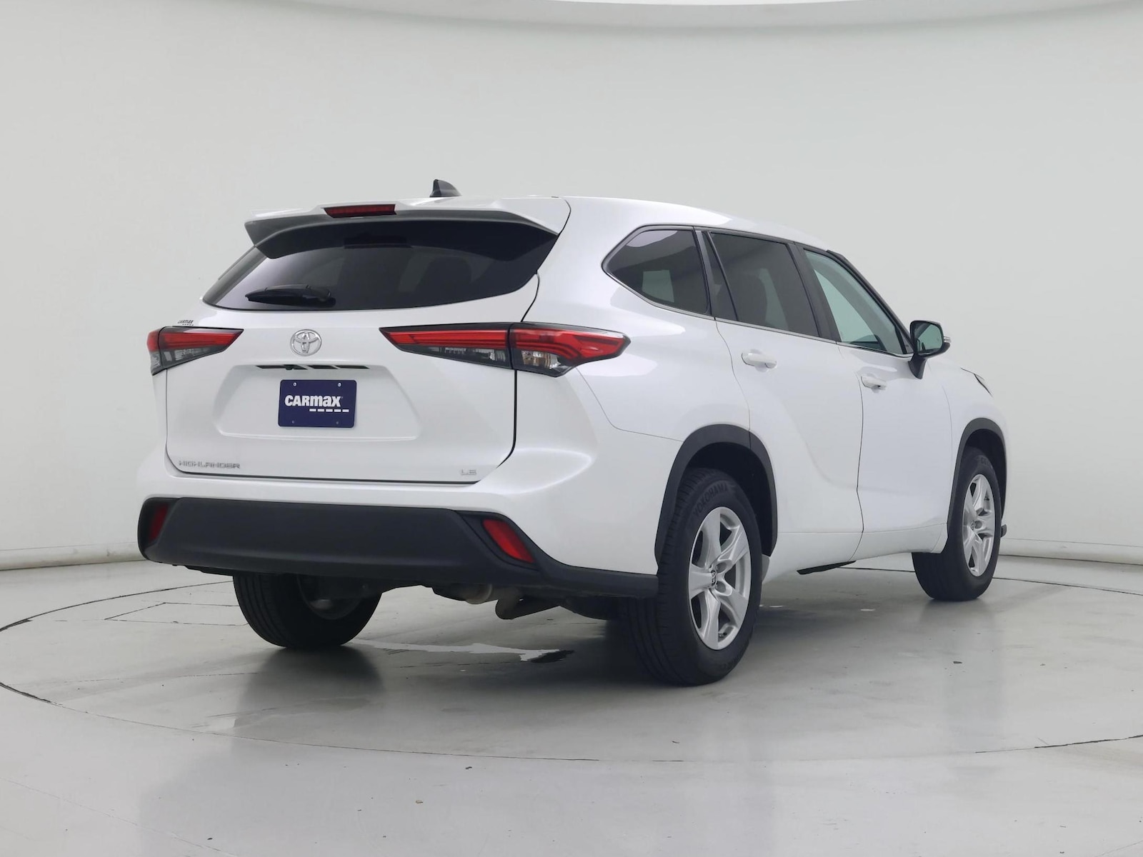 2023 Toyota Highlander LE - Photo 9