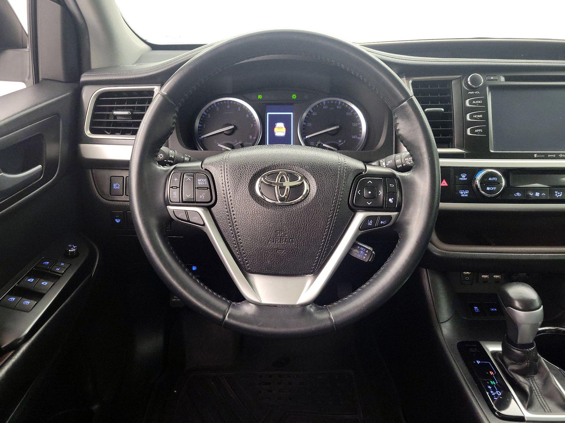 Thumbnail: 2019 Toyota Highlander - 10