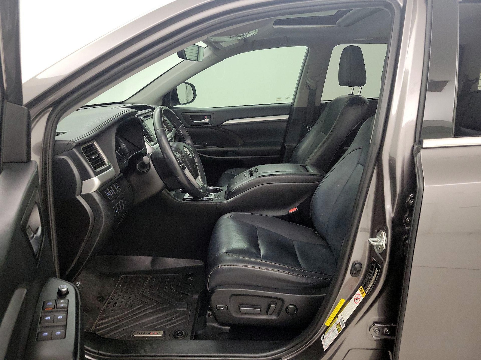 2019 Toyota Highlander XLE - Photo 12