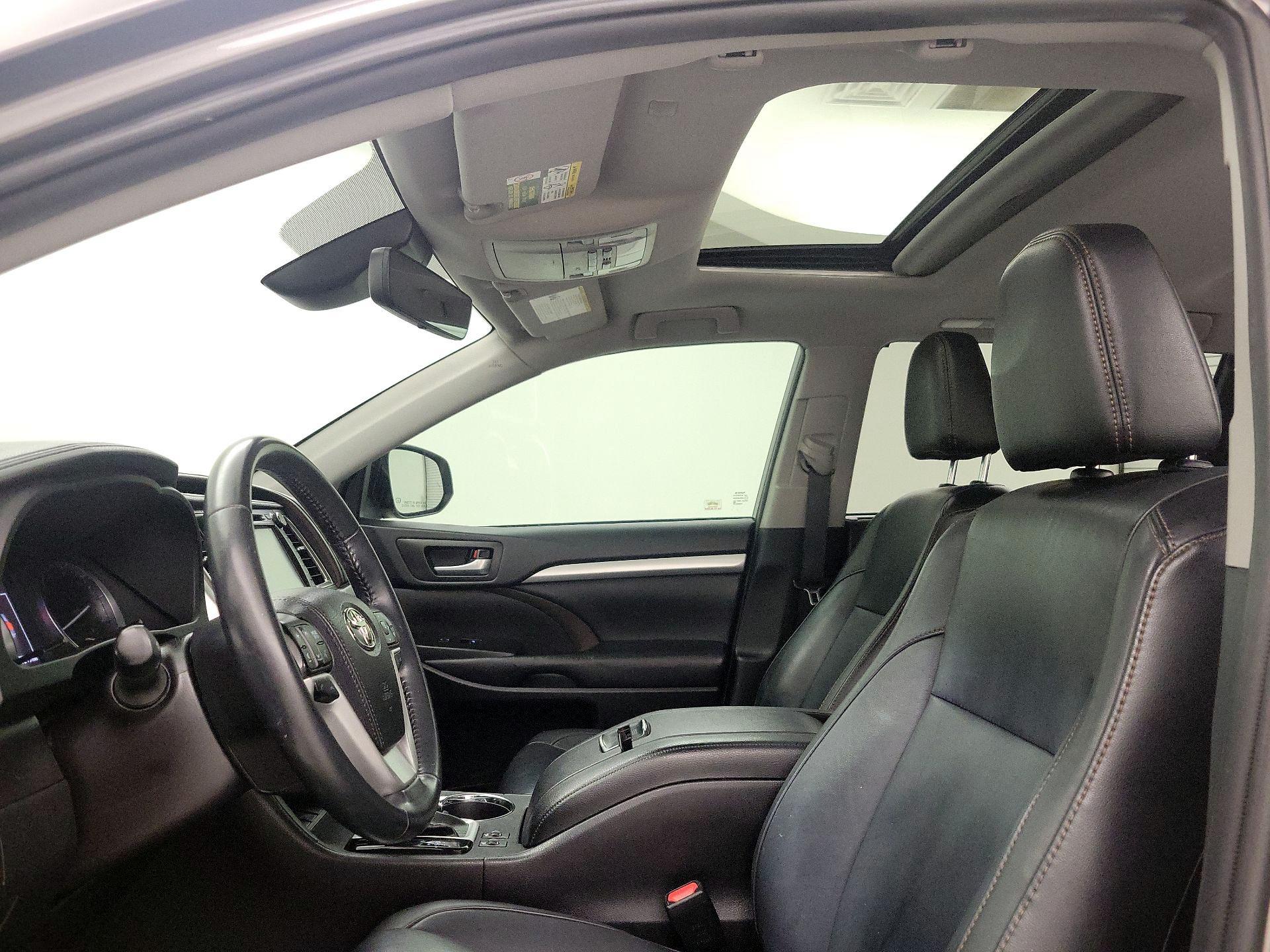 Thumbnail: 2019 Toyota Highlander - 19