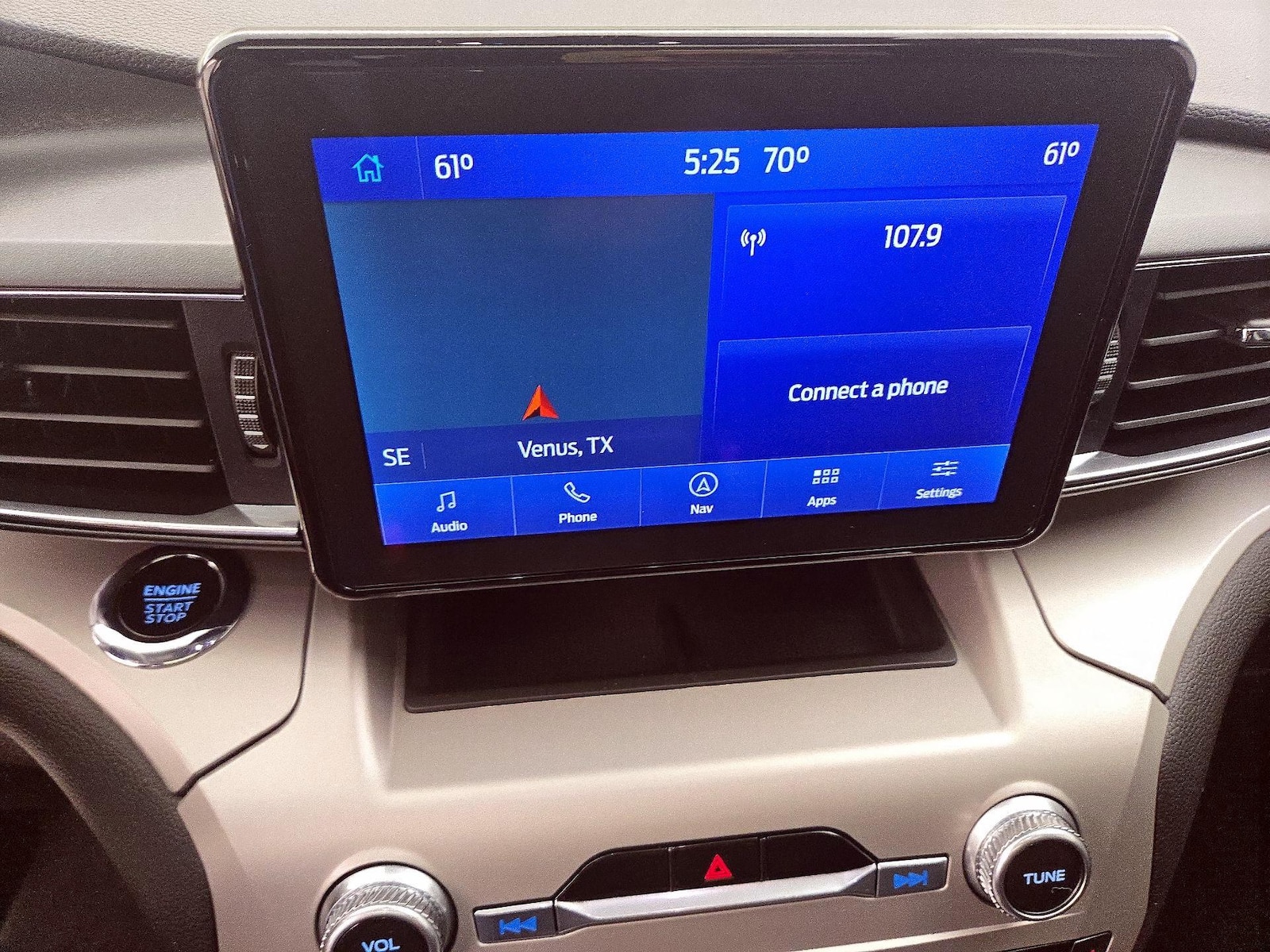 2022 Ford Explorer XLT - Photo 17