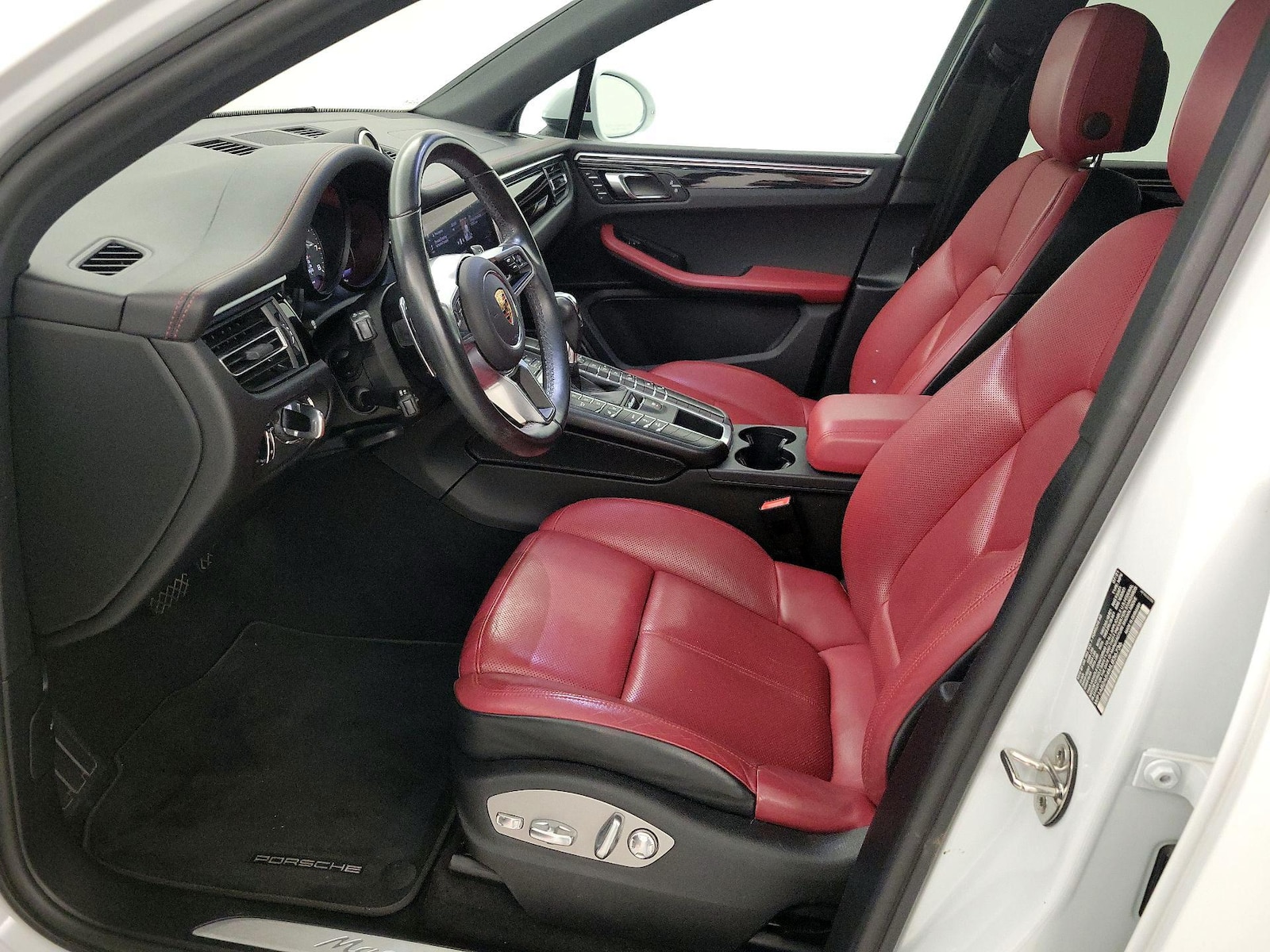 2021 Porsche Macan S - Photo 12