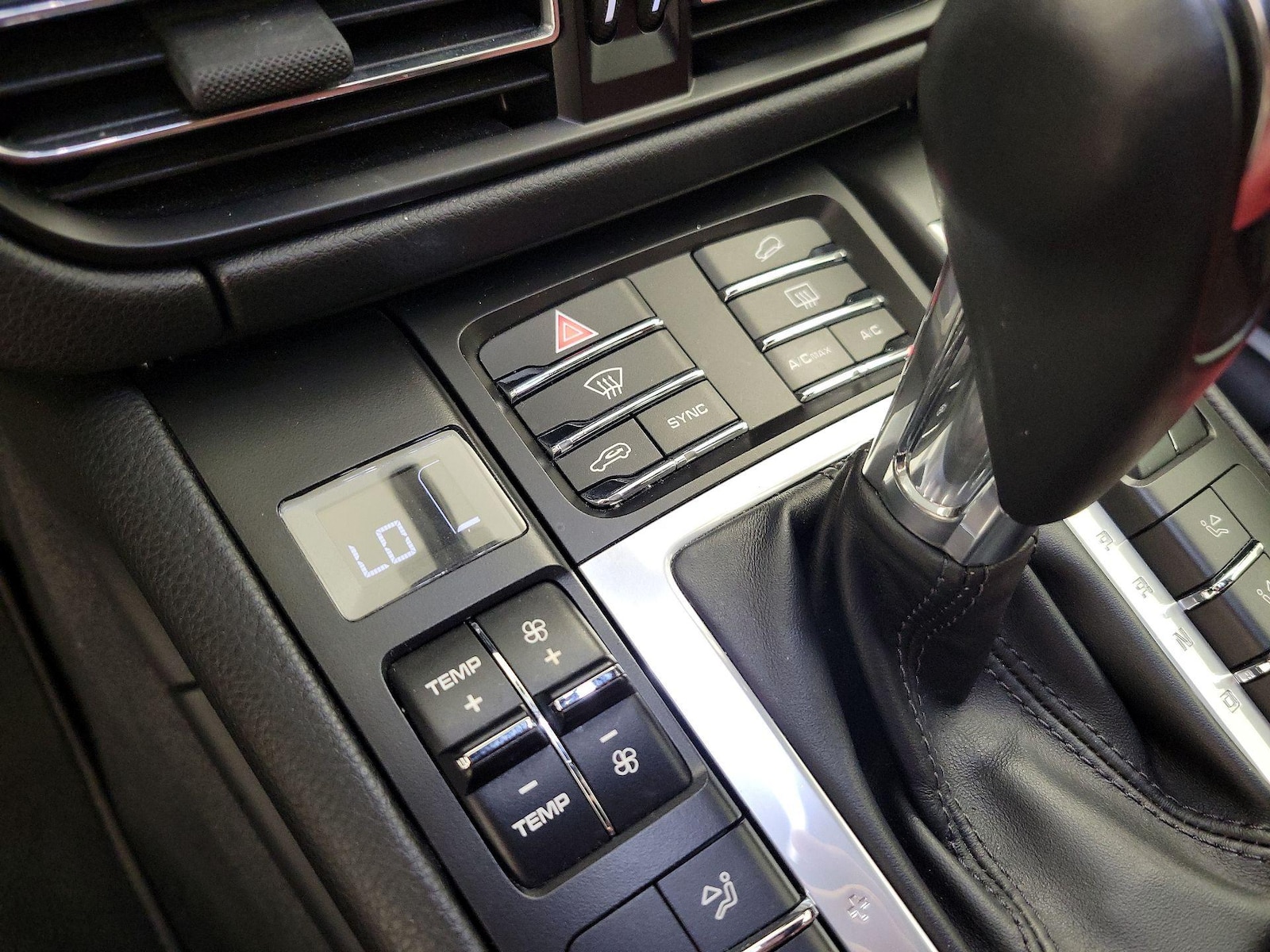 2021 Porsche Macan S - Photo 17