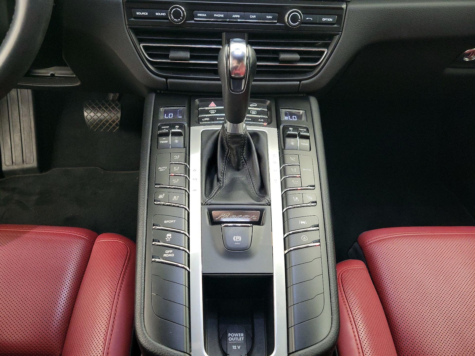 2021 Porsche Macan S - Photo 18