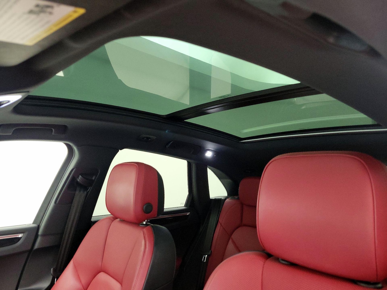 2021 Porsche Macan S - Photo 19