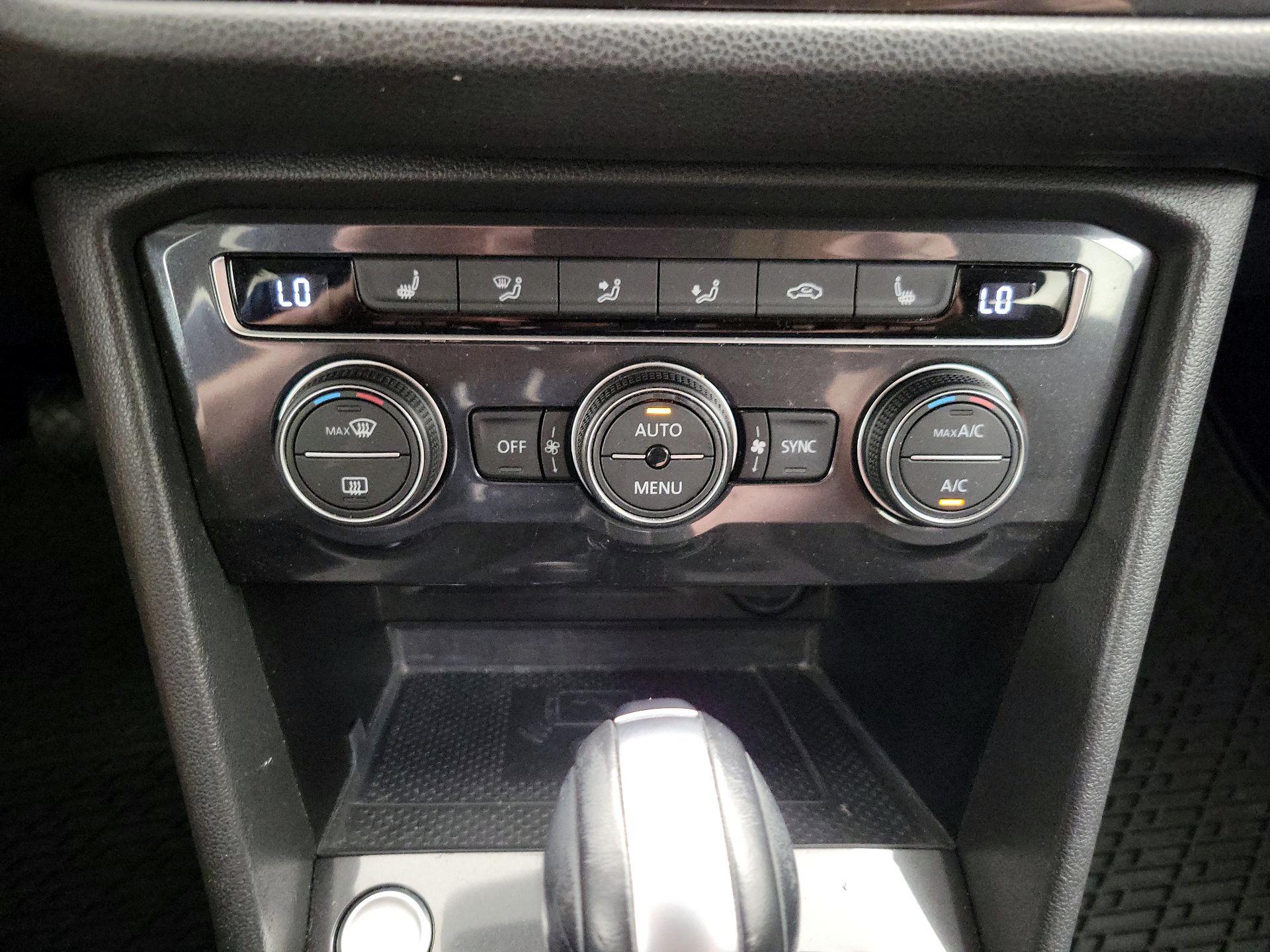 Thumbnail: 2021 Volkswagen Tiguan - 15