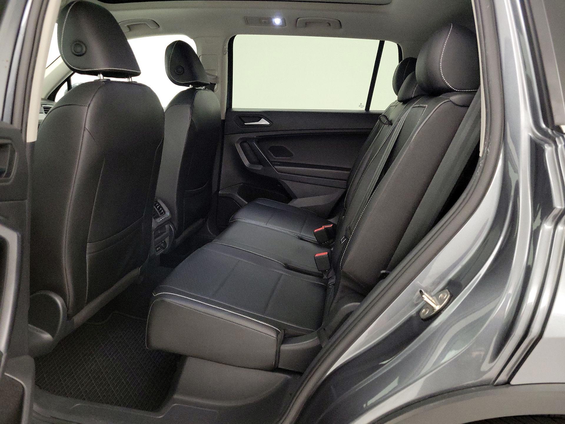 Thumbnail: 2021 Volkswagen Tiguan - 18