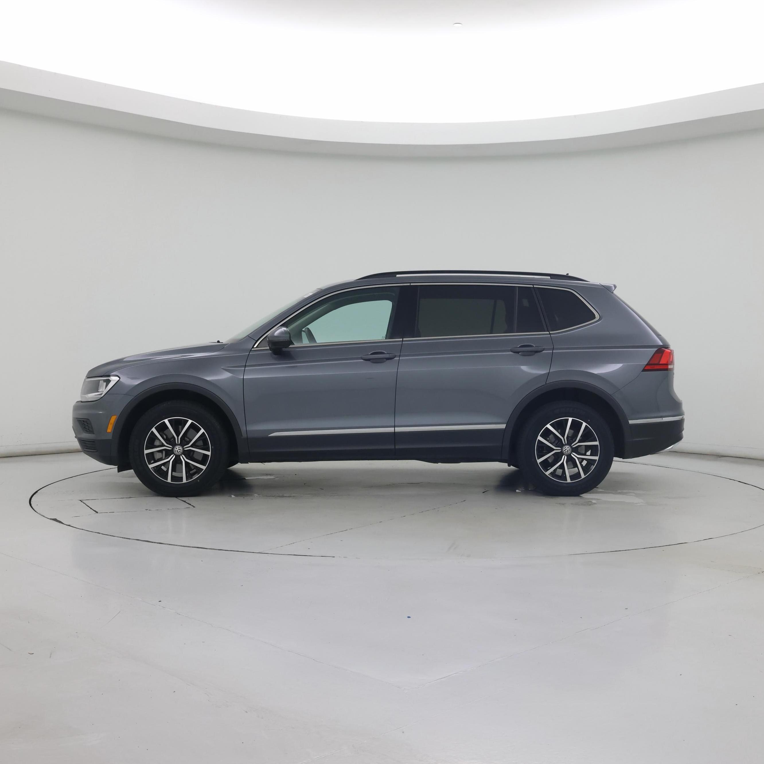 Thumbnail: 2021 Volkswagen Tiguan - 3