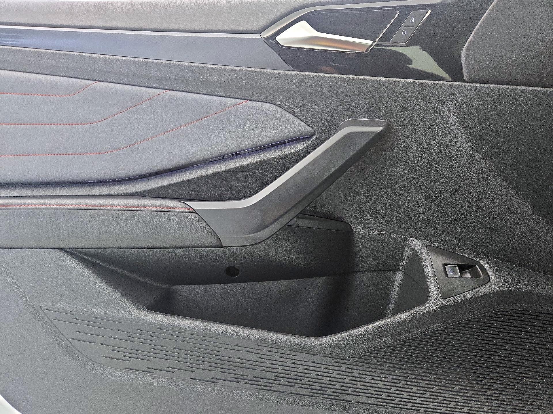 Thumbnail: 2025 Volkswagen Jetta - 12