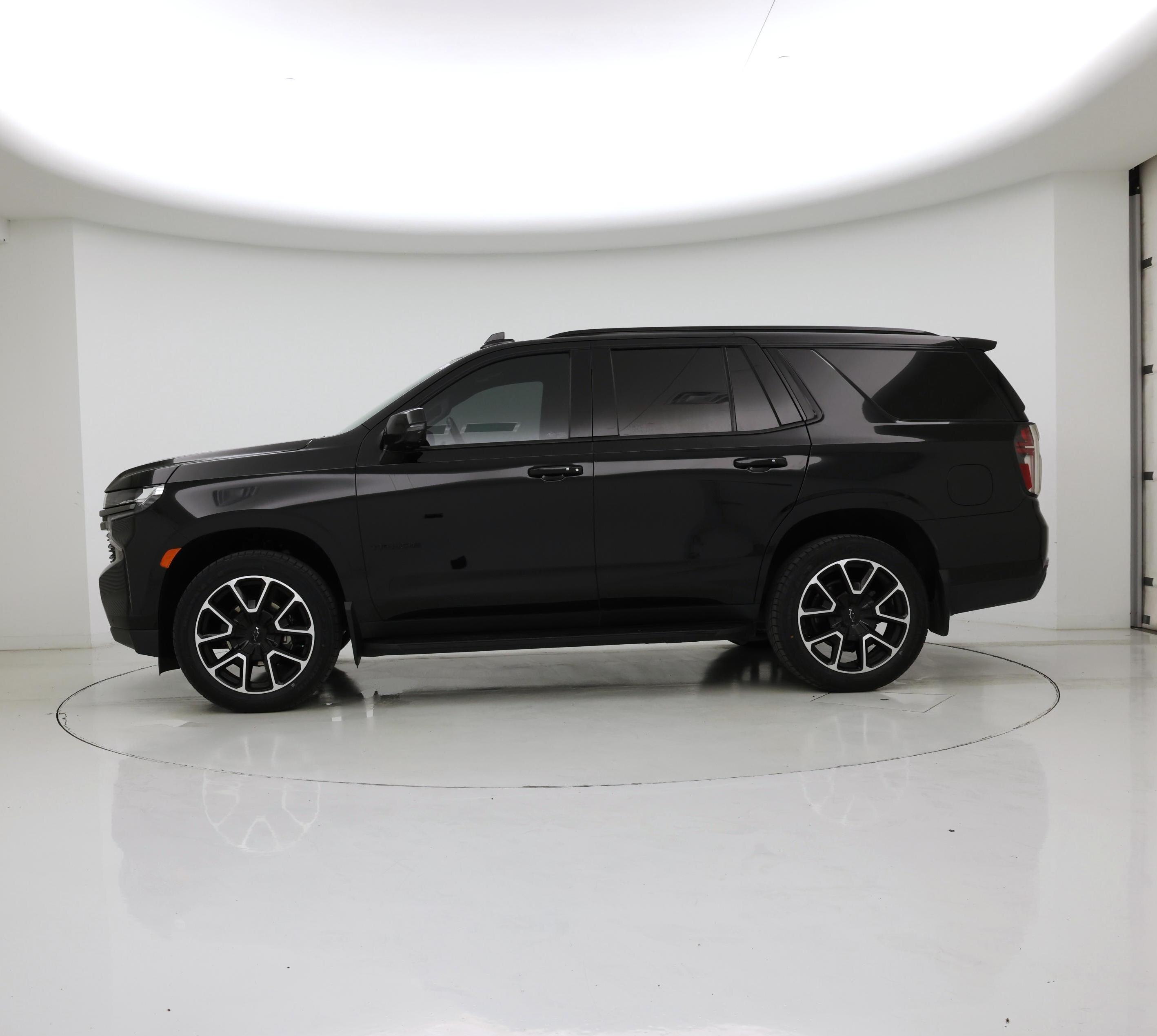 Thumbnail: 2022 Chevrolet Tahoe - 3