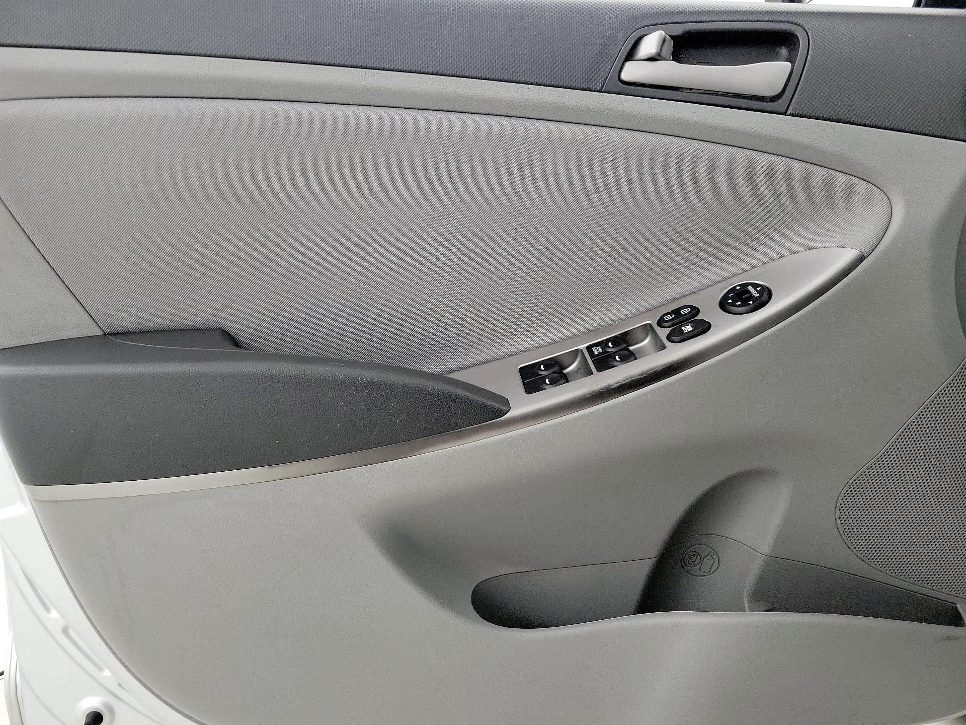 Thumbnail: 2015 Hyundai Accent - 12