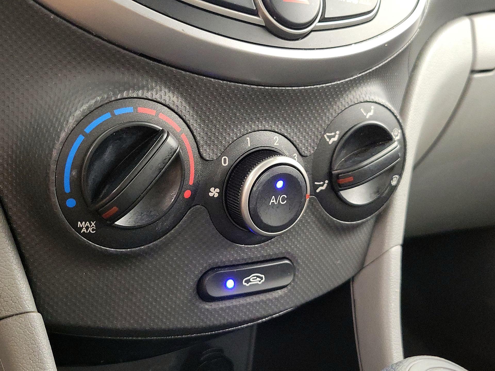 Thumbnail: 2015 Hyundai Accent - 15