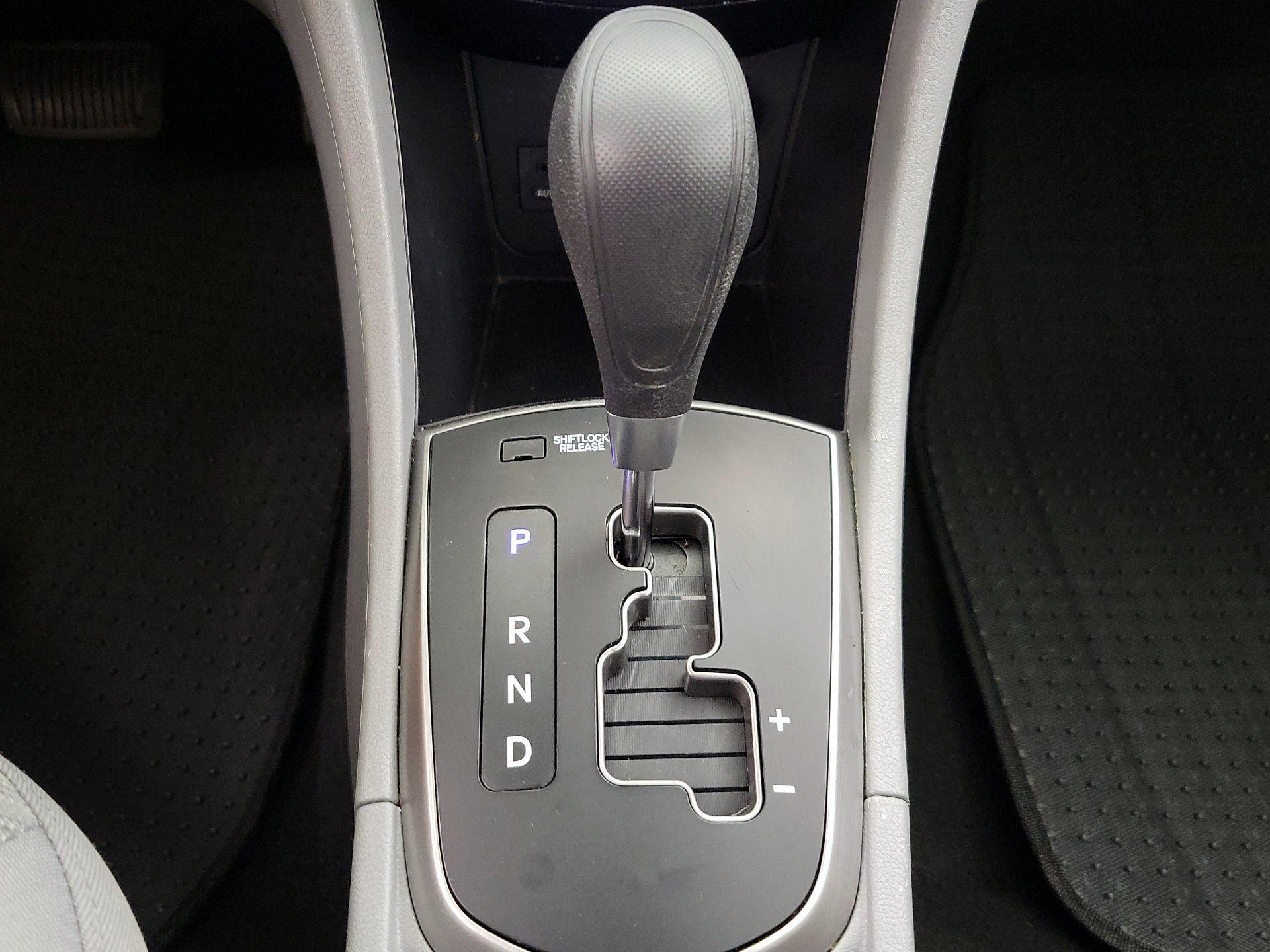 Thumbnail: 2015 Hyundai Accent - 16