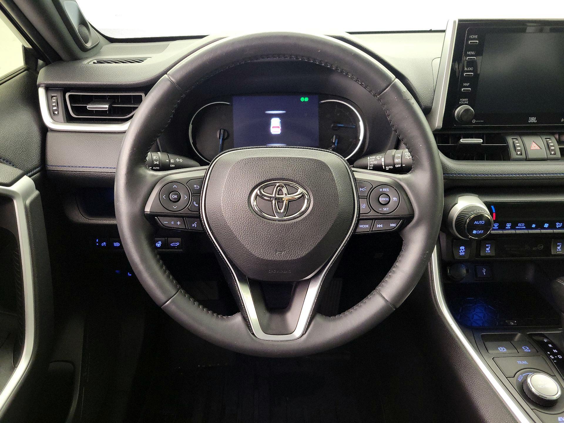 Thumbnail: 2020 Toyota RAV4 - 10