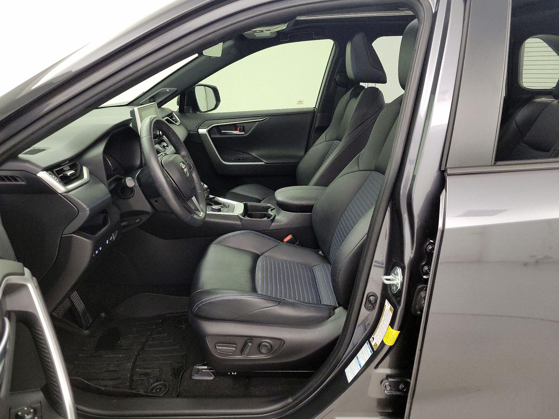 Thumbnail: 2020 Toyota RAV4 - 11