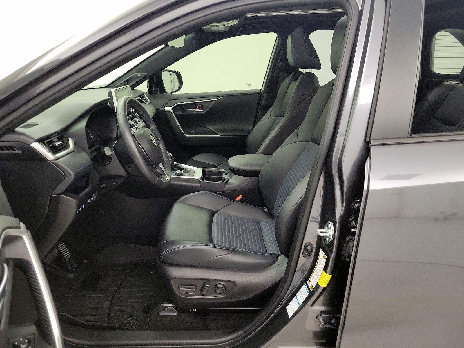 2020 Toyota RAV4 XSE - Photo 12