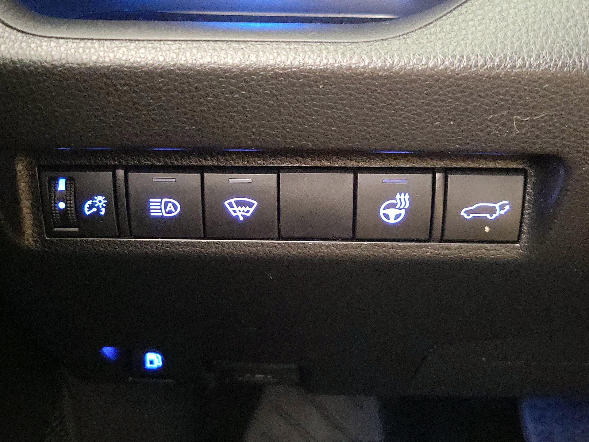 Thumbnail: 2020 Toyota RAV4 - 13