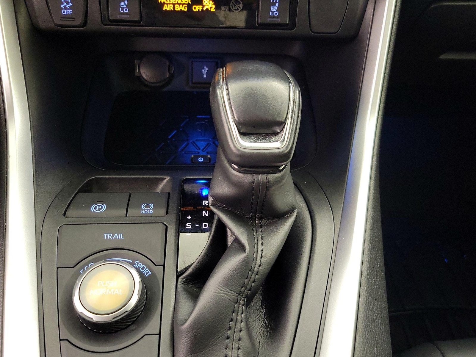 2020 Toyota RAV4 XSE - Photo 18