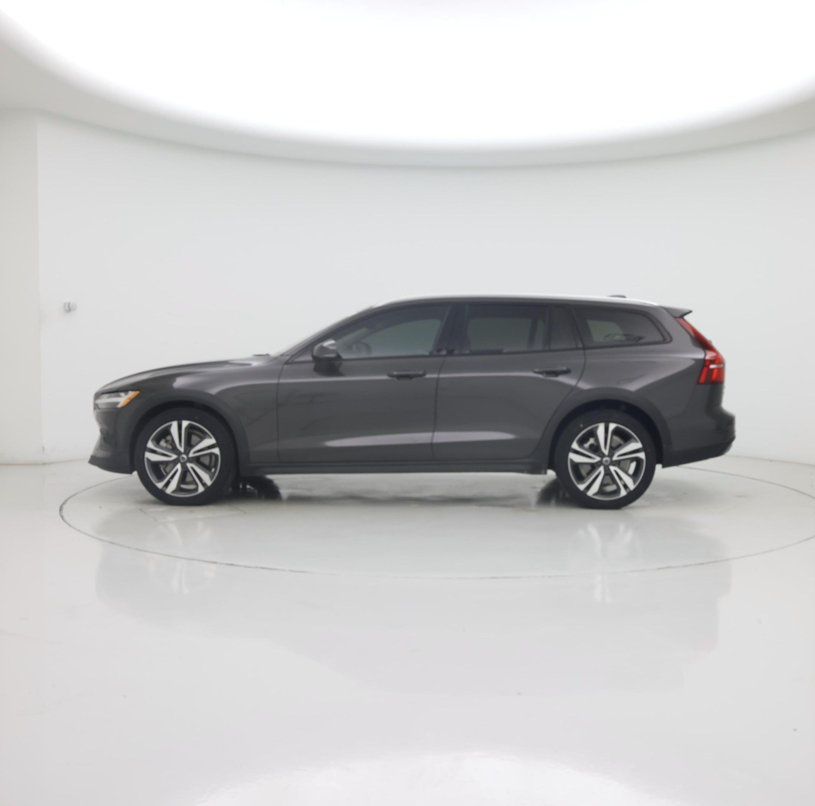 Thumbnail: 2023 Volvo S60 - 3
